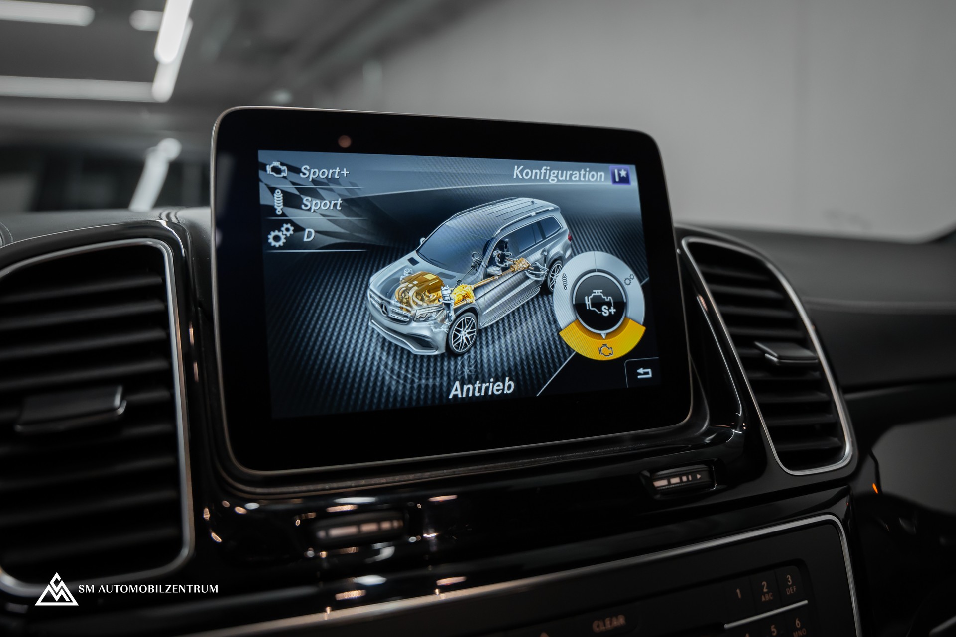 MERCEDES-BENZ GLS 63 V8 AMG / Panoramadach / 360° / Massage / Sitzbelüftung / Night Paket /-image-42