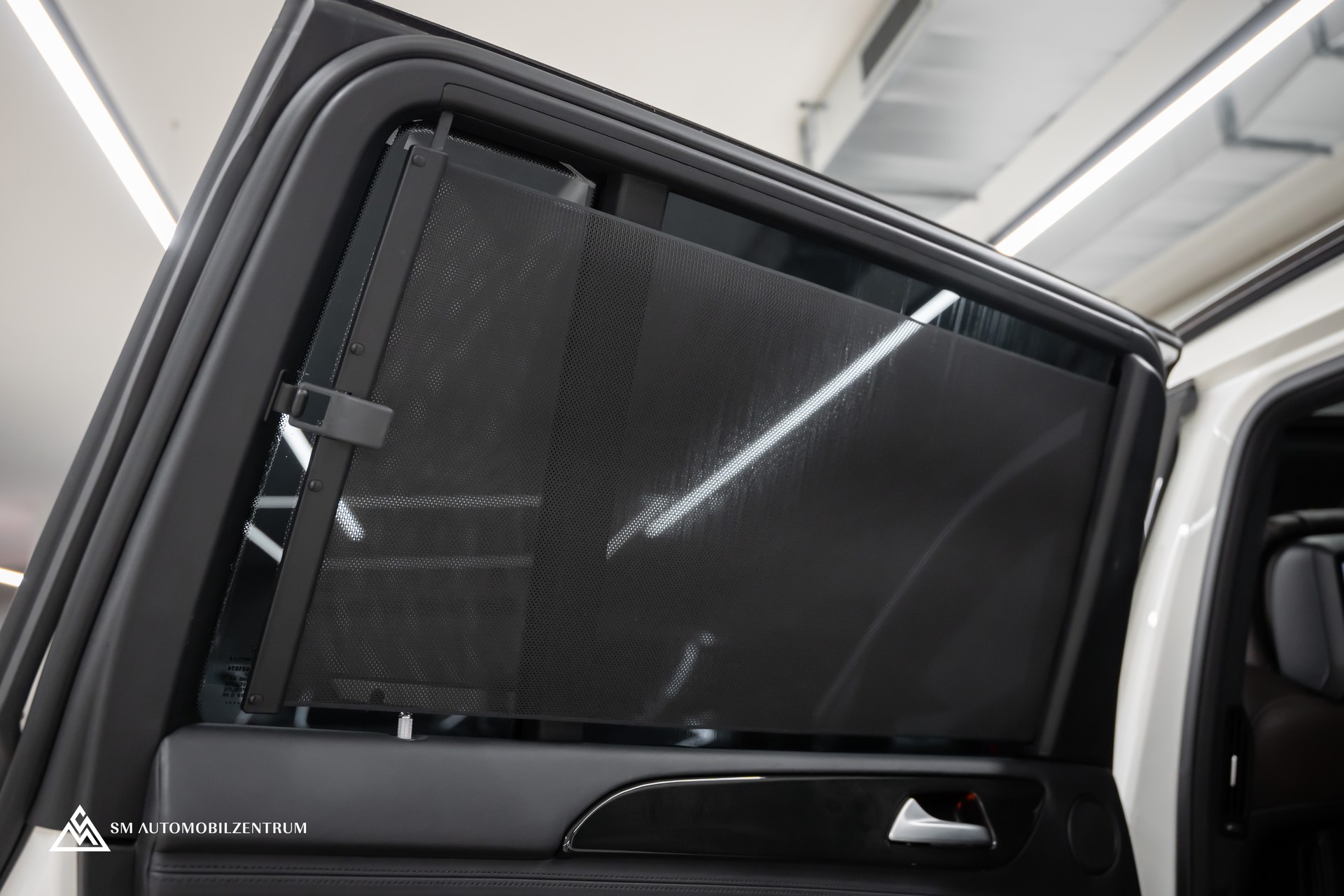 MERCEDES-BENZ GLS 63 V8 AMG / Panoramadach / 360° / Massage / Sitzbelüftung / Night Paket /-image-19