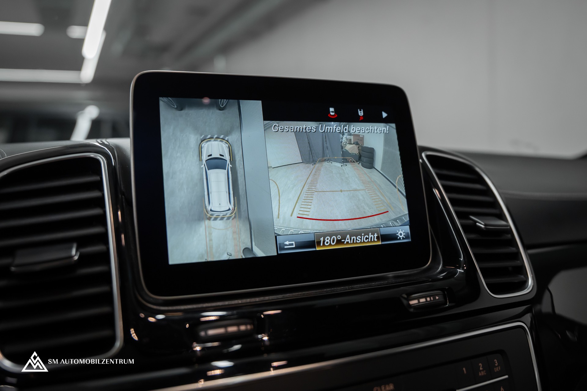 MERCEDES-BENZ GLS 63 V8 AMG / Panoramadach / 360° / Massage / Sitzbelüftung / Night Paket /-image-44