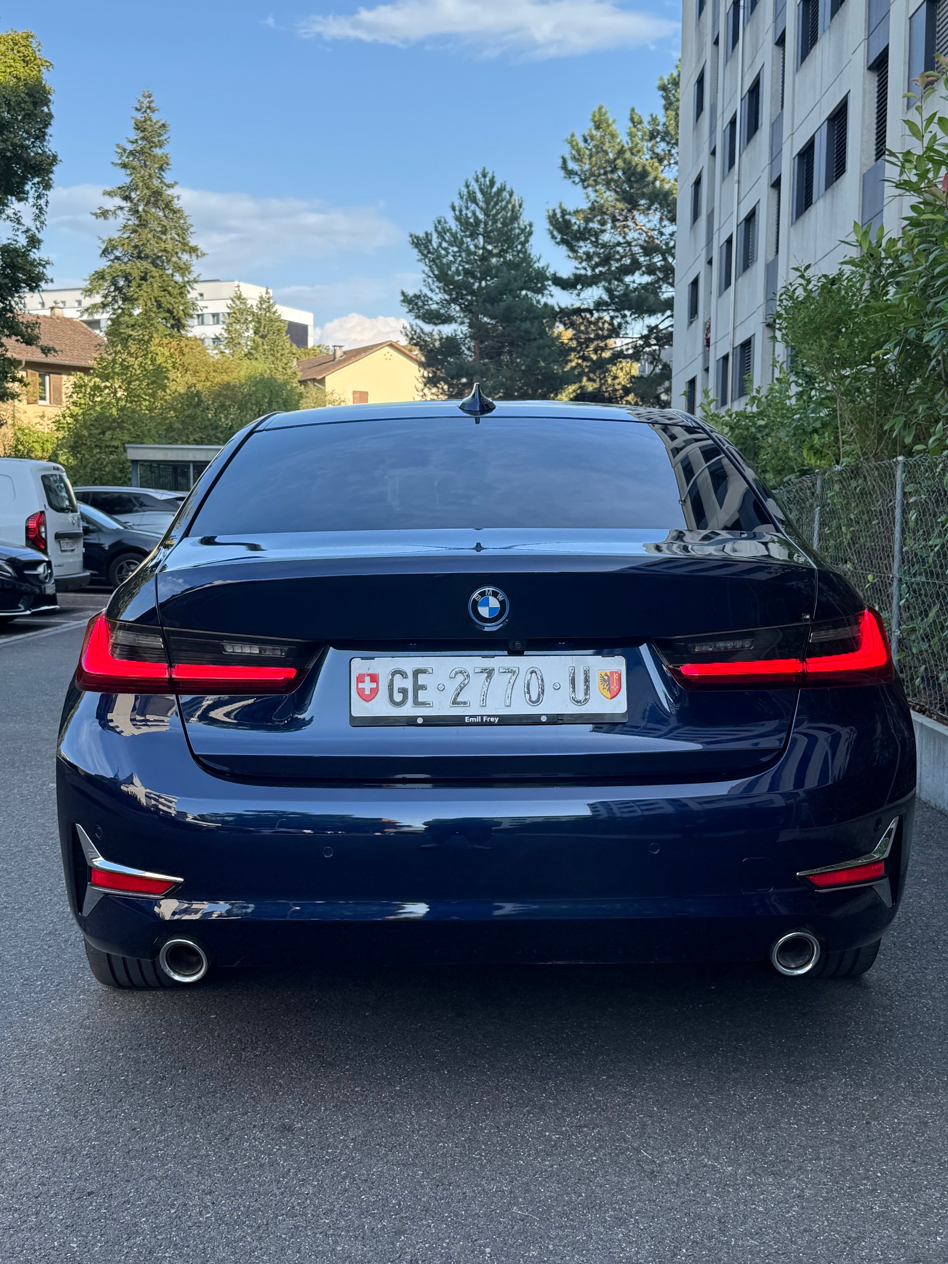 BMW 330e xDrive Sport Line Steptronic-image-5