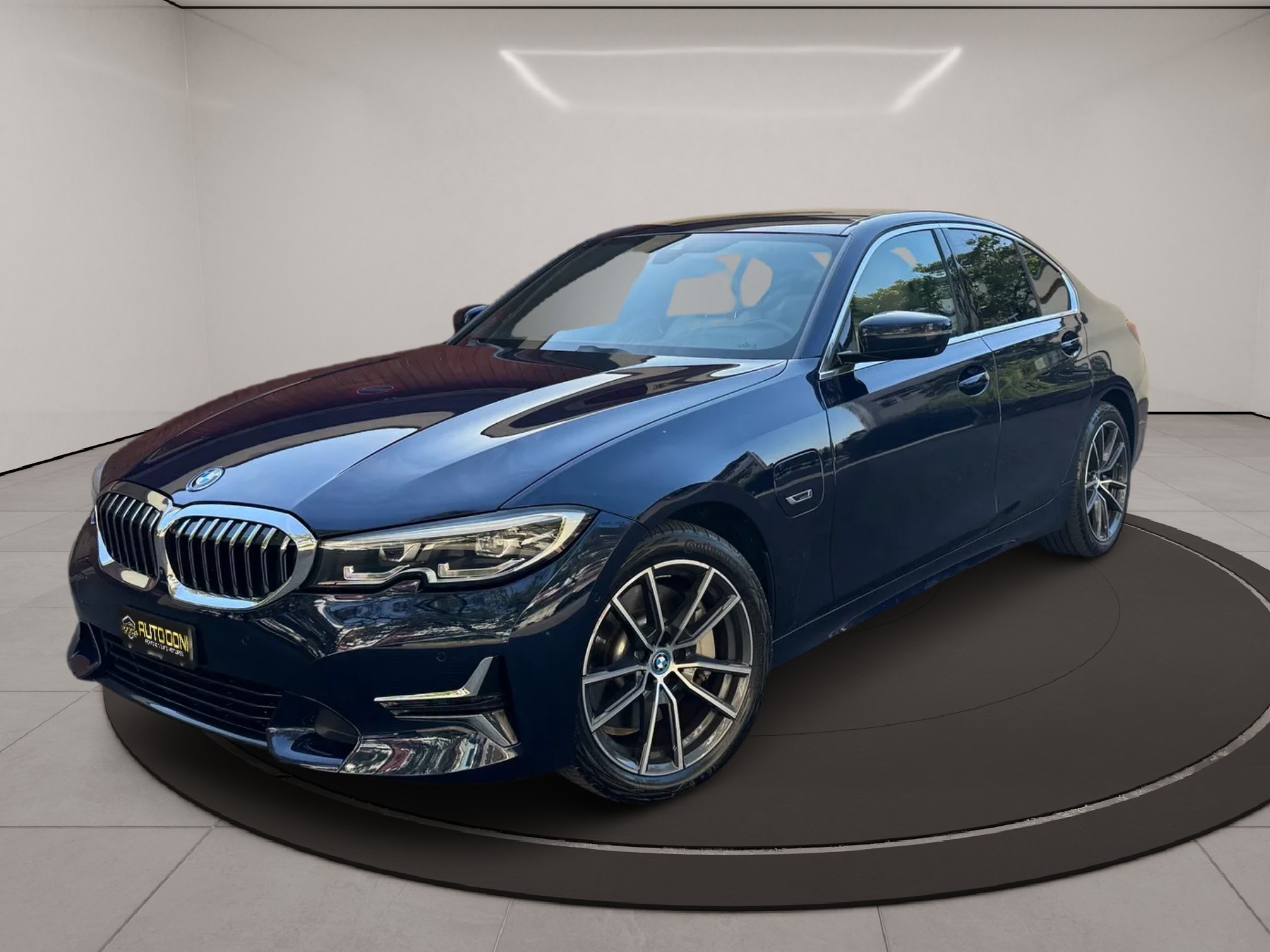 BMW 330e xDrive Sport Line Steptronic-image-0