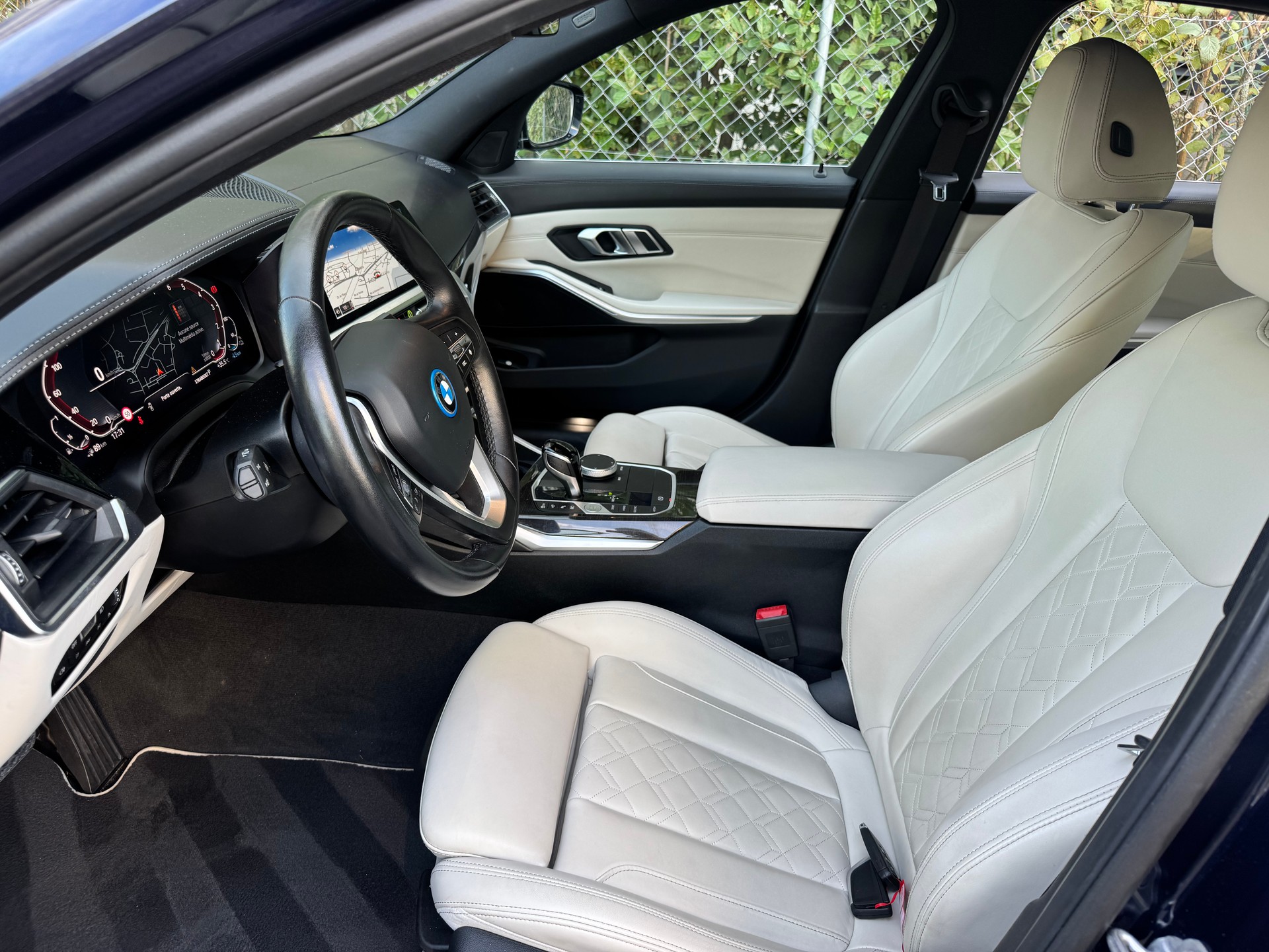BMW 330e xDrive Sport Line Steptronic-image-6