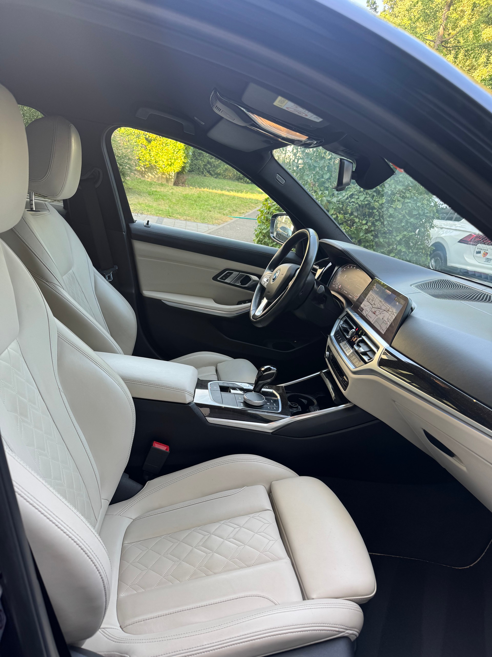 BMW 330e xDrive Sport Line Steptronic-image-8