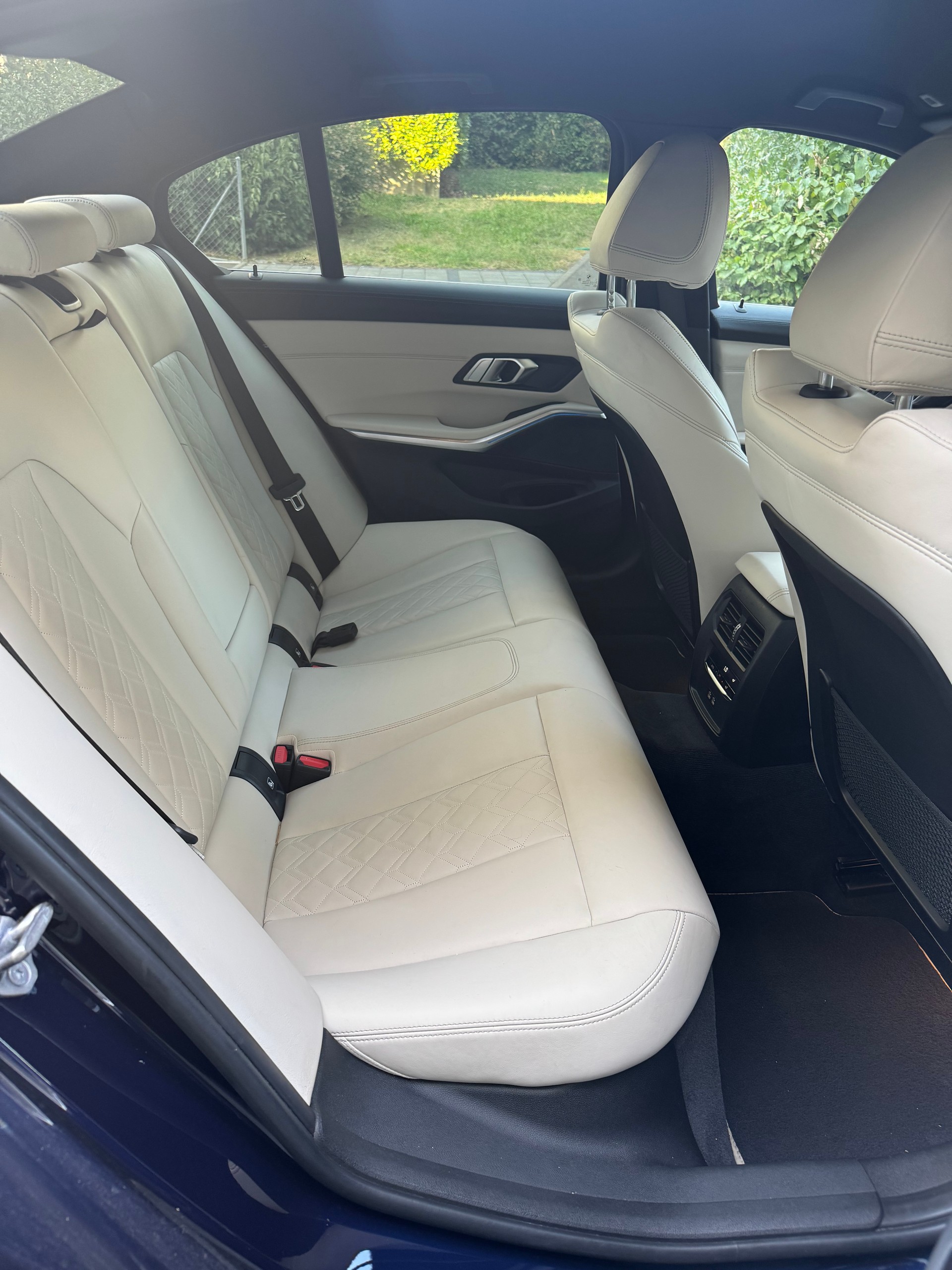BMW 330e xDrive Sport Line Steptronic-image-9