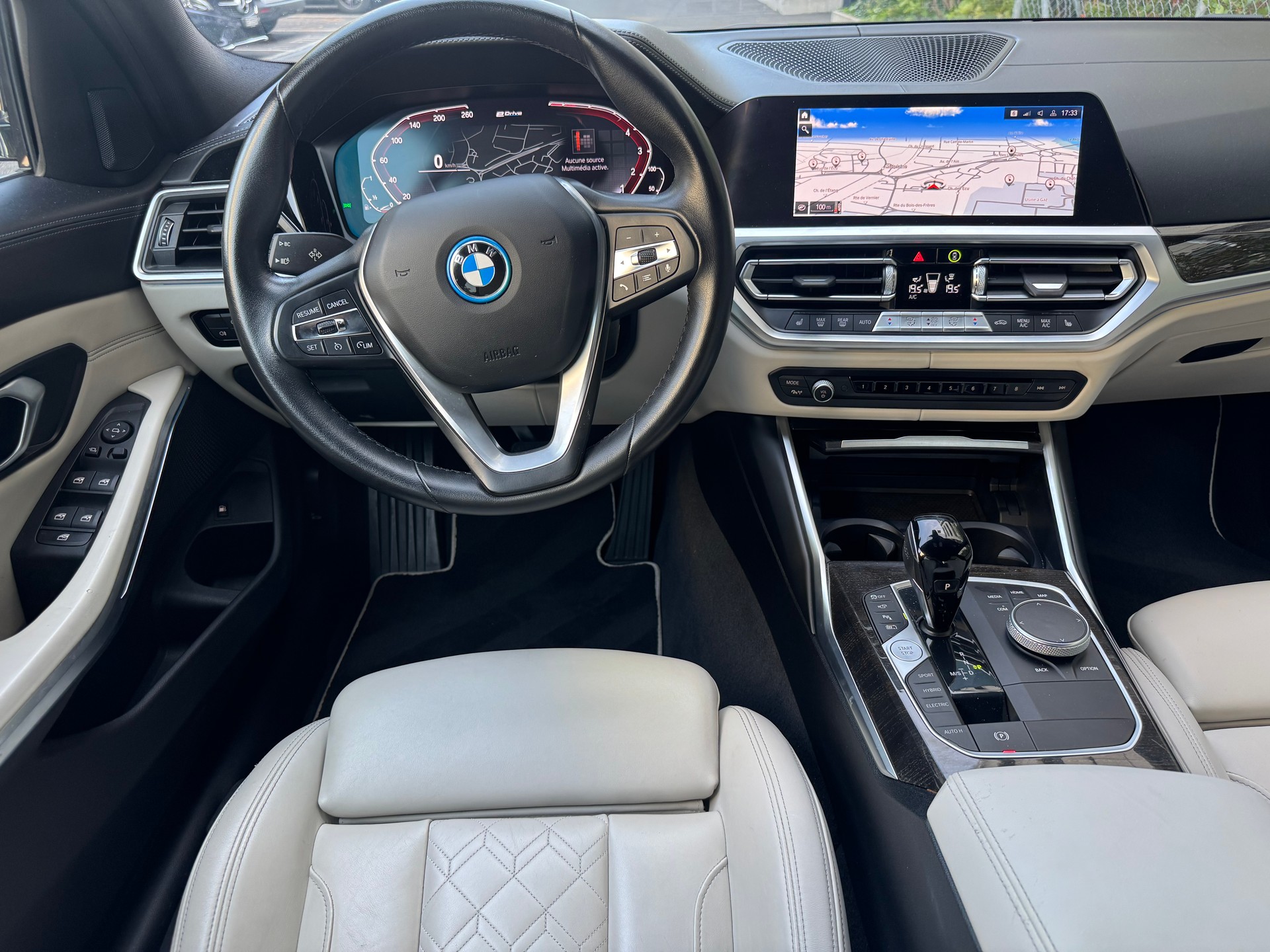 BMW 330e xDrive Sport Line Steptronic-image-11
