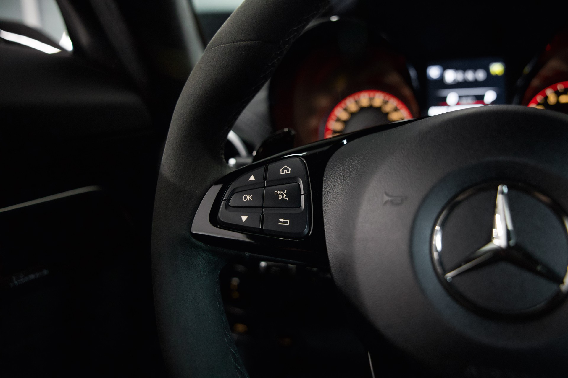 MERCEDES-BENZ AMG GT R Speedshift DCT *CH-Fhz.*-image-27