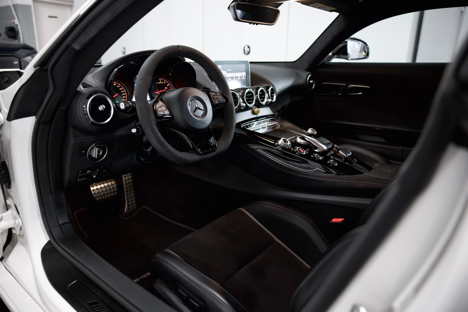 MERCEDES-BENZ AMG GT R Speedshift DCT *CH-Fhz.*-image-17