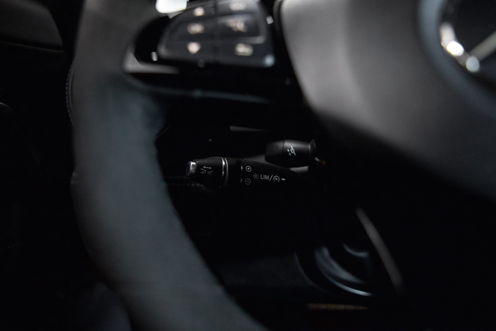 MERCEDES-BENZ AMG GT R Speedshift DCT *CH-Fhz.*-image-25