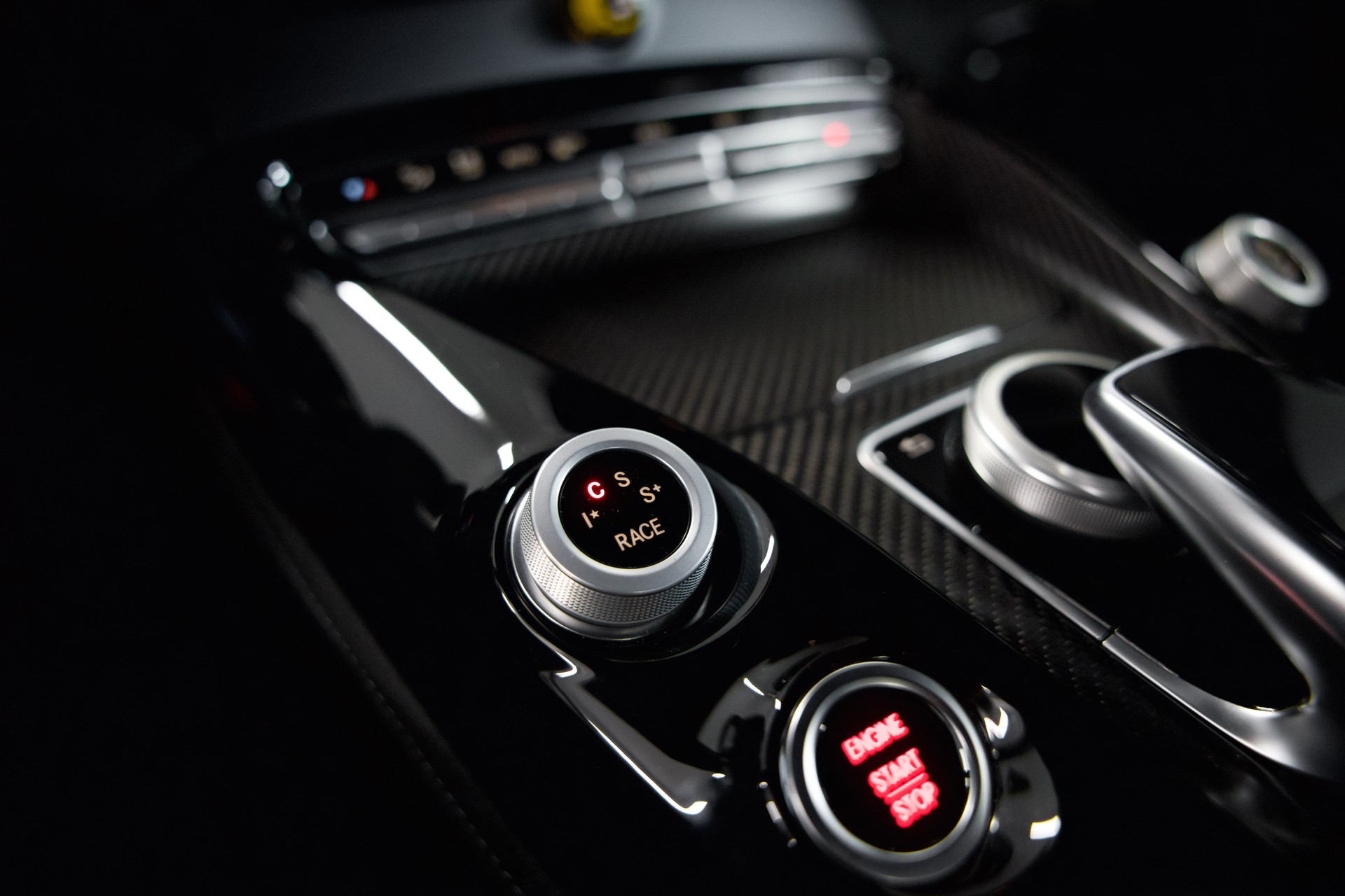 MERCEDES-BENZ AMG GT R Speedshift DCT *CH-Fhz.*-image-30