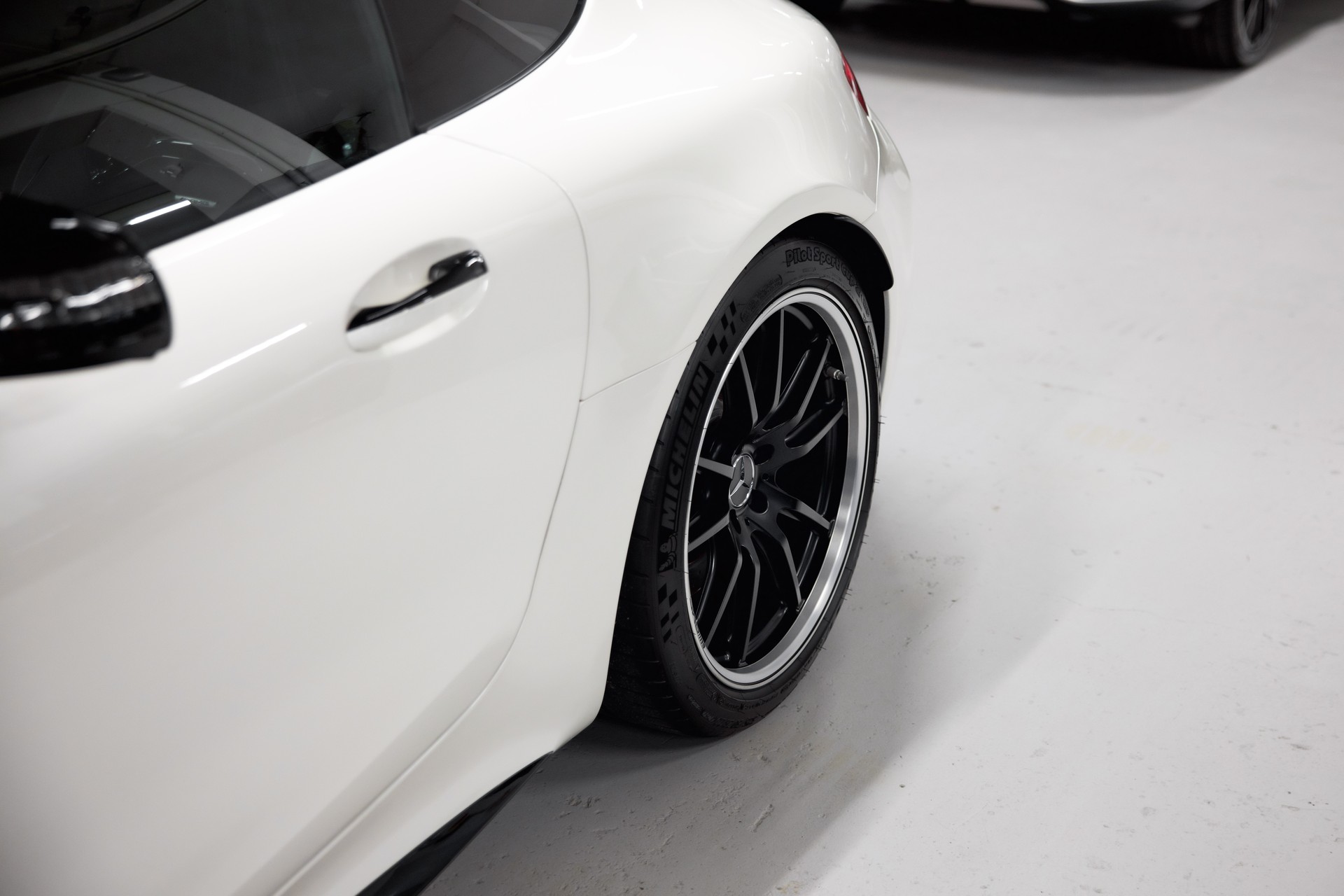 MERCEDES-BENZ AMG GT R Speedshift DCT *CH-Fhz.*-image-15