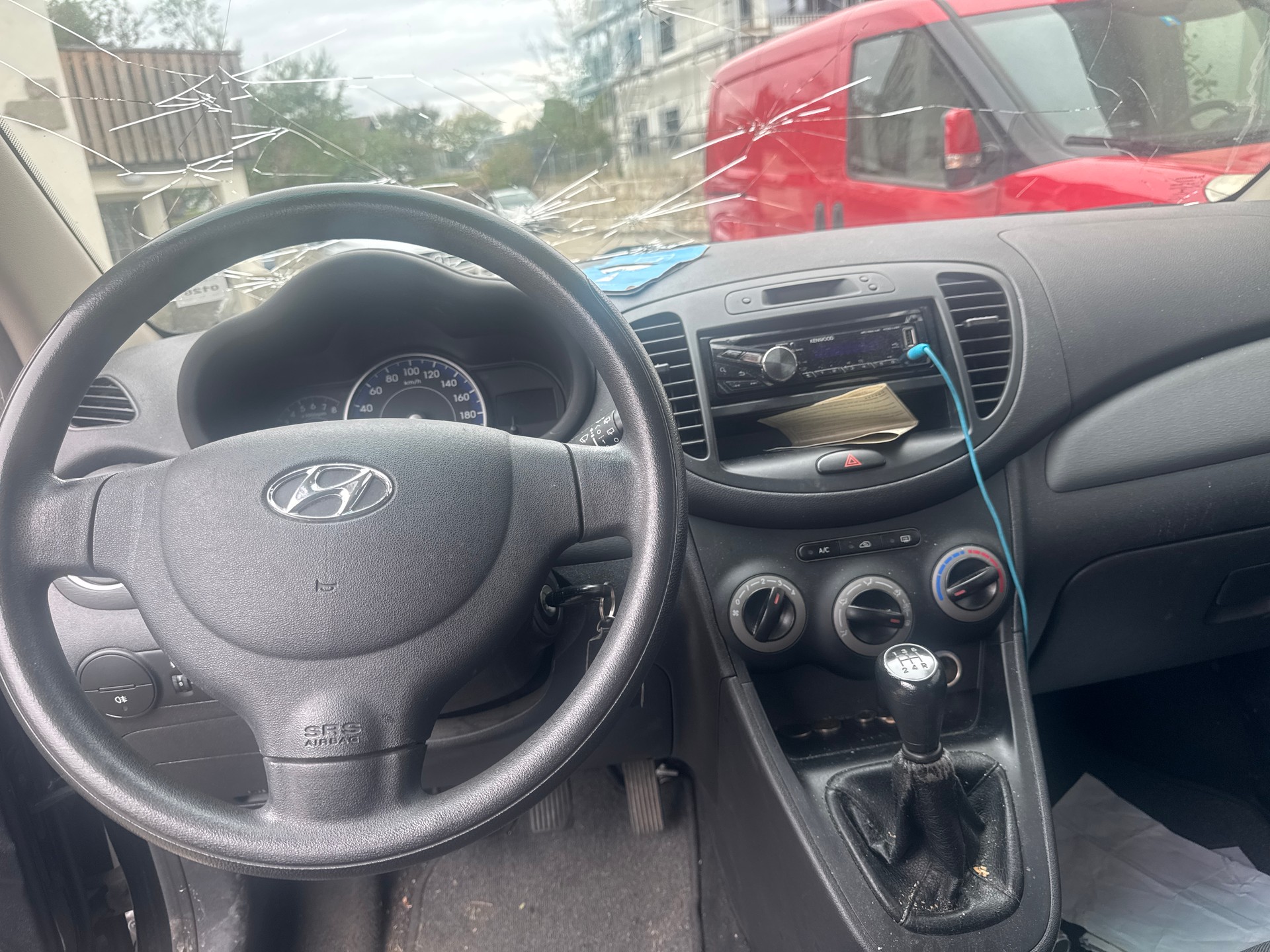 HYUNDAI i10 1.1 Comfort-image-6