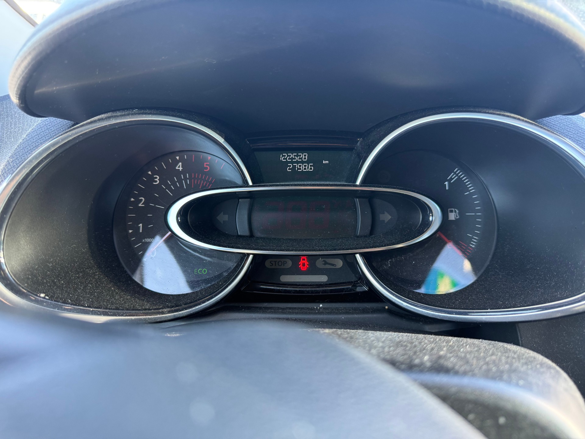 RENAULT Clio Grandtour 1.5 dCi Swiss Edition-image-15