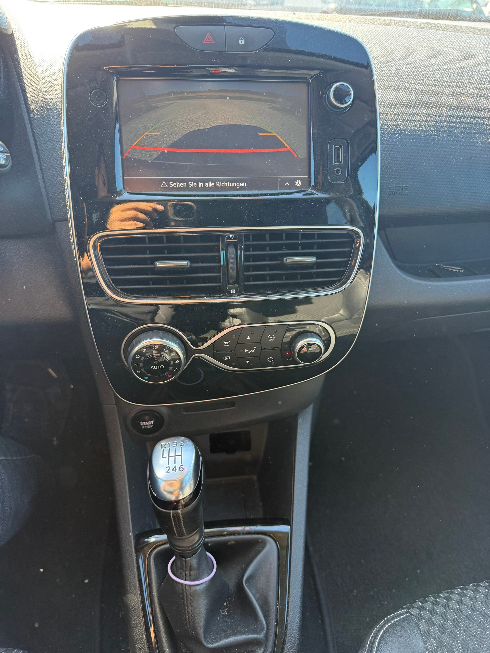 RENAULT Clio Grandtour 1.5 dCi Swiss Edition-image-7