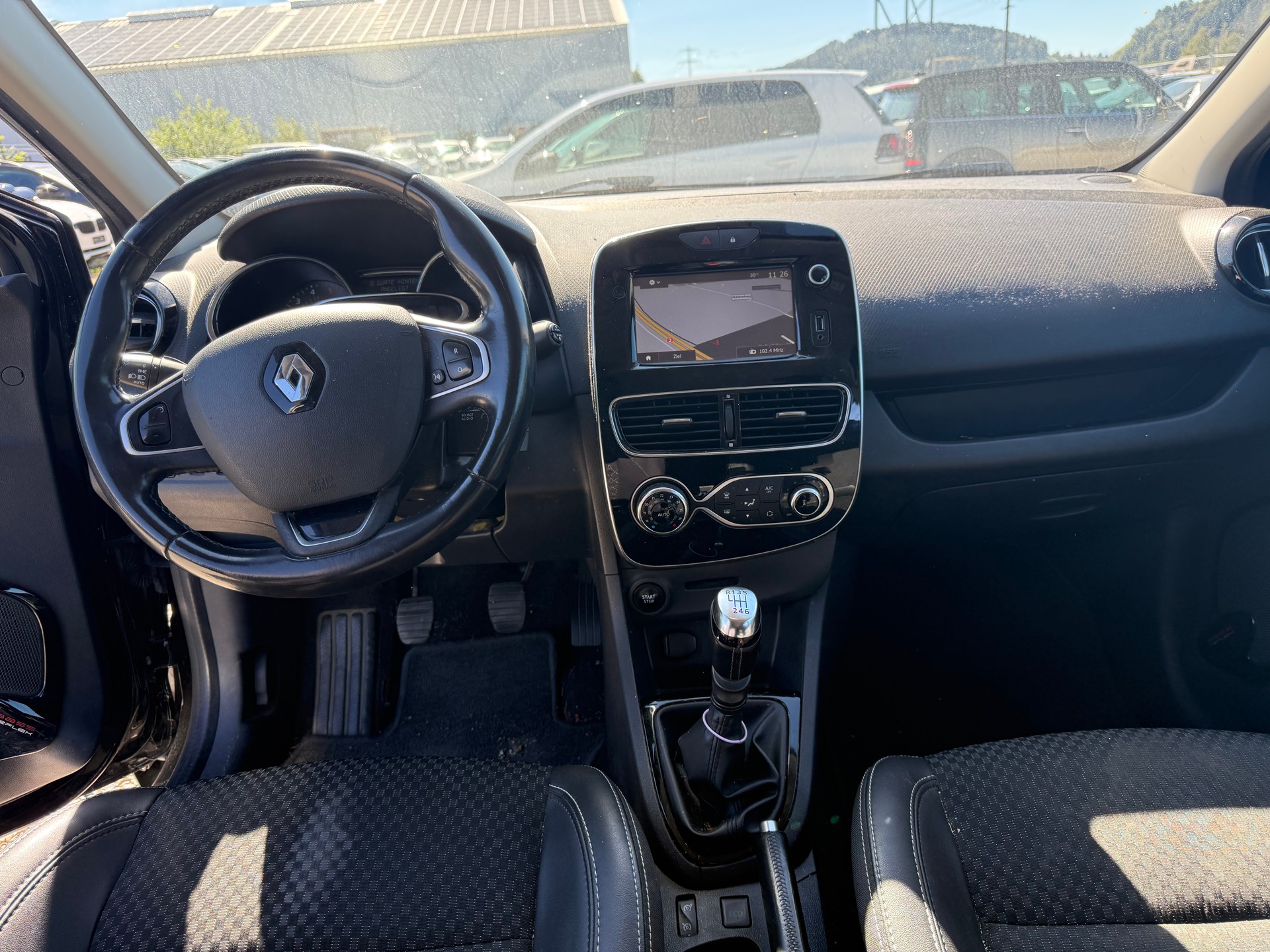 RENAULT Clio Grandtour 1.5 dCi Swiss Edition-image-6