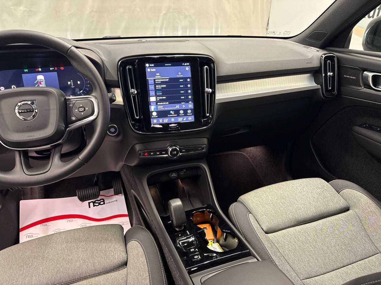 VOLVO XC40 B3 BLACK EDITION PLUS DCT-image-6
