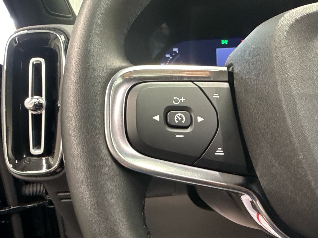 VOLVO XC40 B3 BLACK EDITION PLUS DCT-image-9