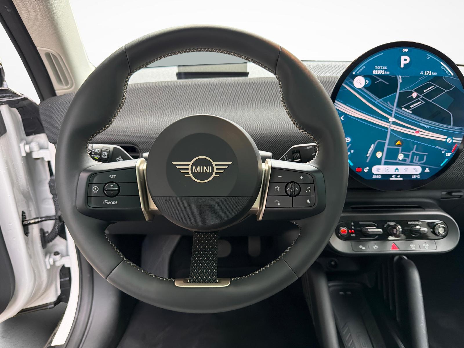 MINI J01 Cooper SE-image-10