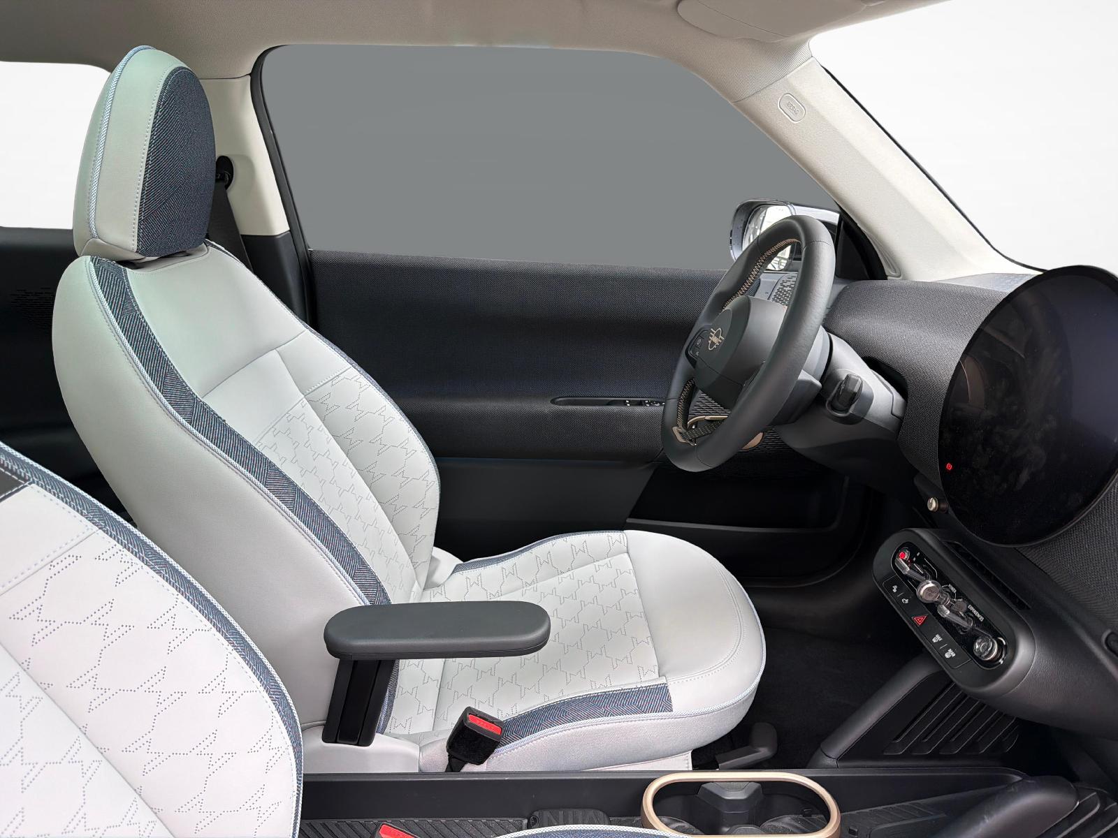 MINI J01 Cooper SE-image-15
