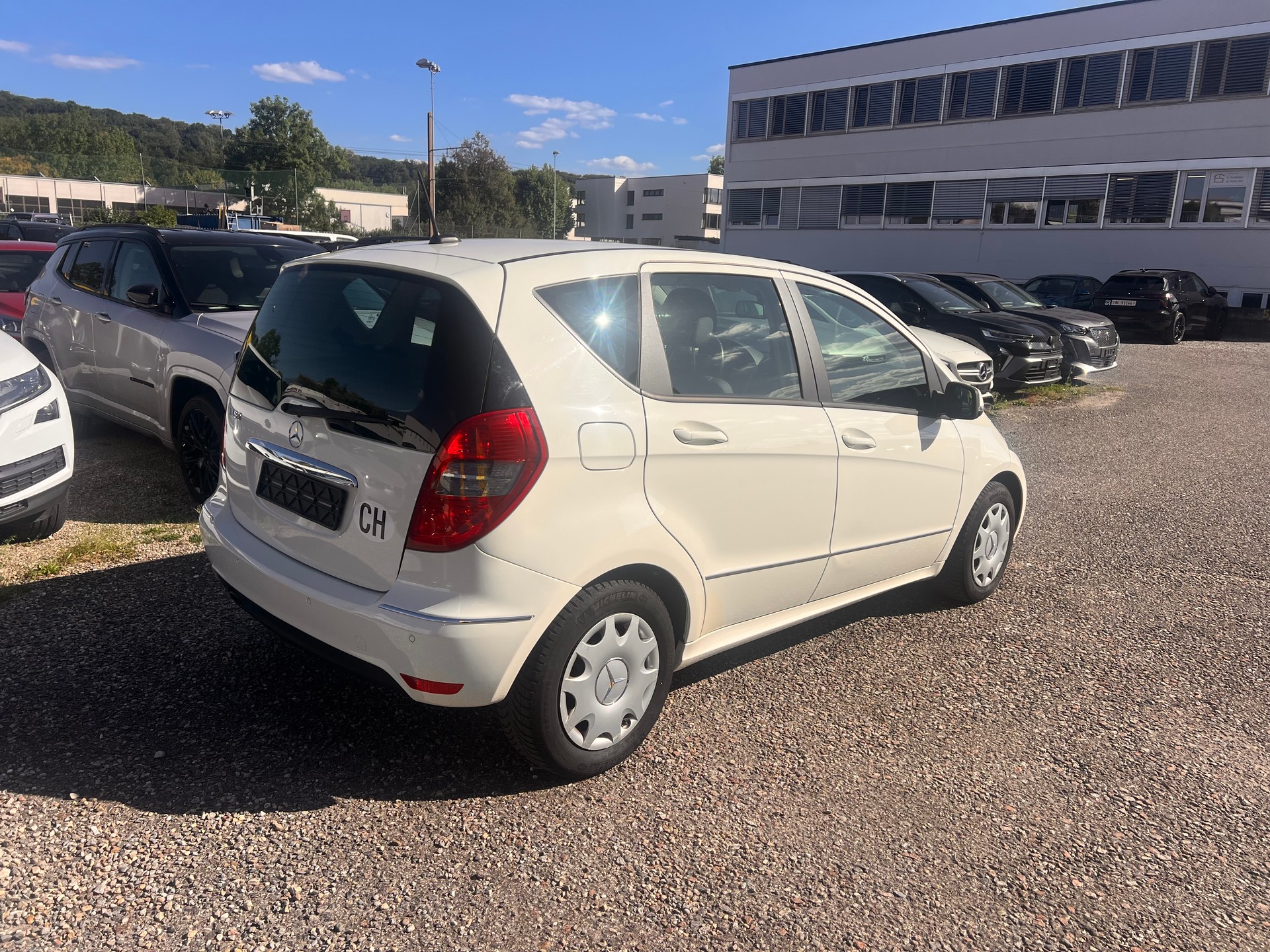 MERCEDES-BENZ A 180 Avantgarde Selection Autotronic-image-4