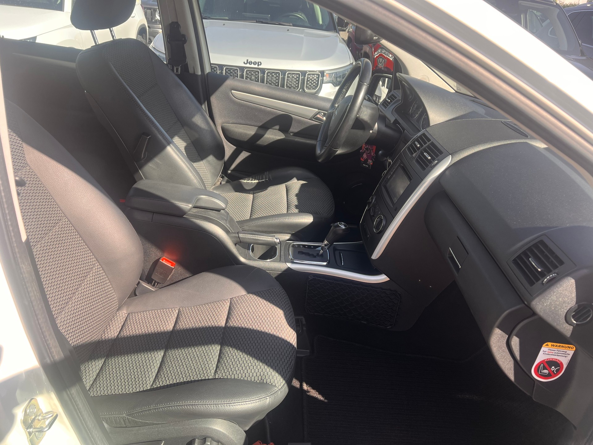 MERCEDES-BENZ A 180 Avantgarde Selection Autotronic-image-9