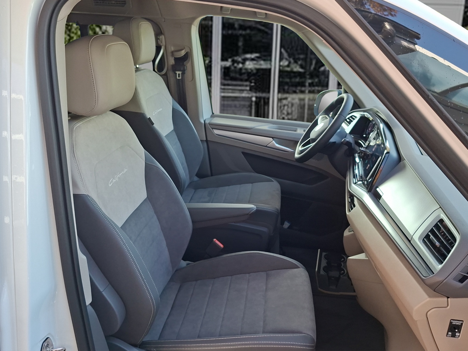 VW California 2.0 TSI Beach Tour Liberty-image-19