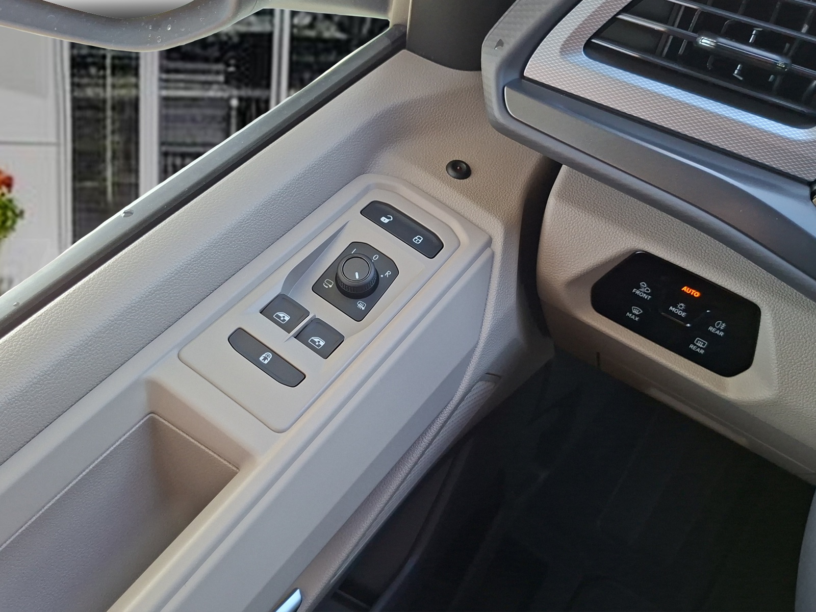 VW California 2.0 TSI Beach Tour Liberty-image-11
