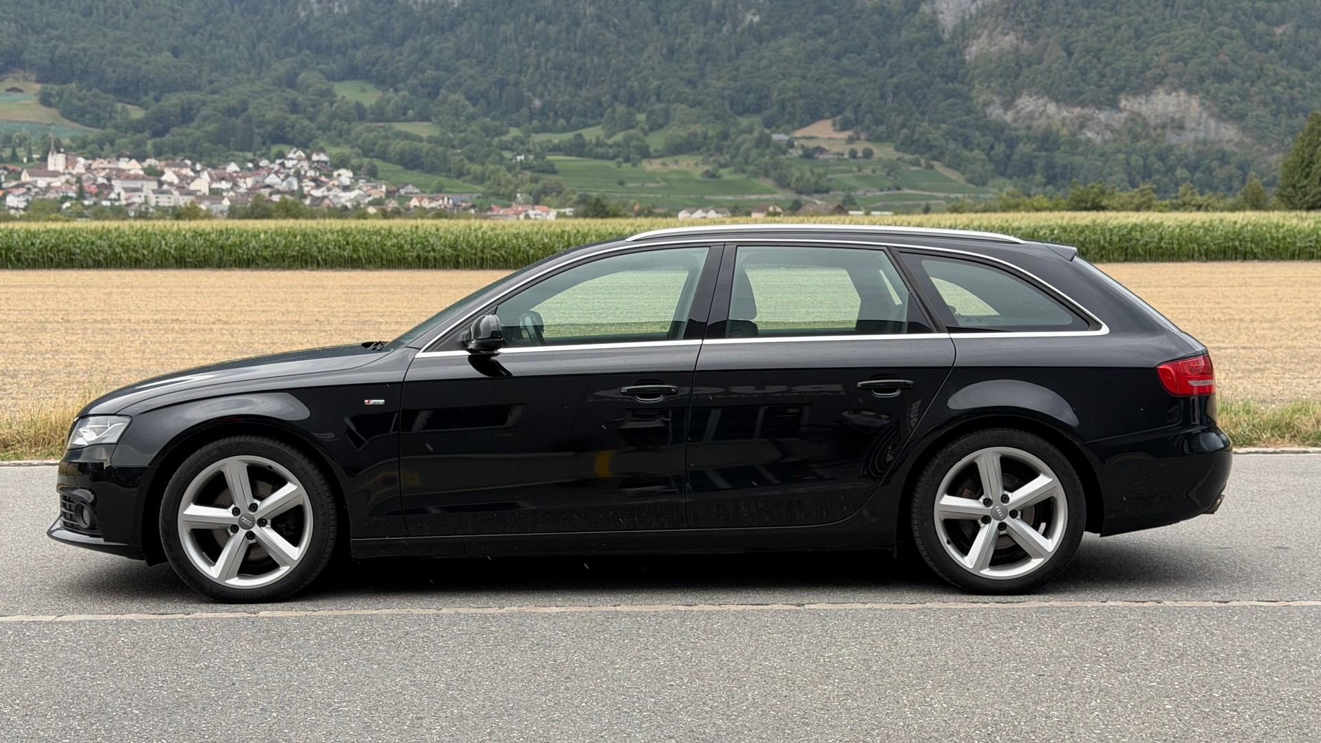 AUDI A4 Avant 2.0 TDI quattro-image-1
