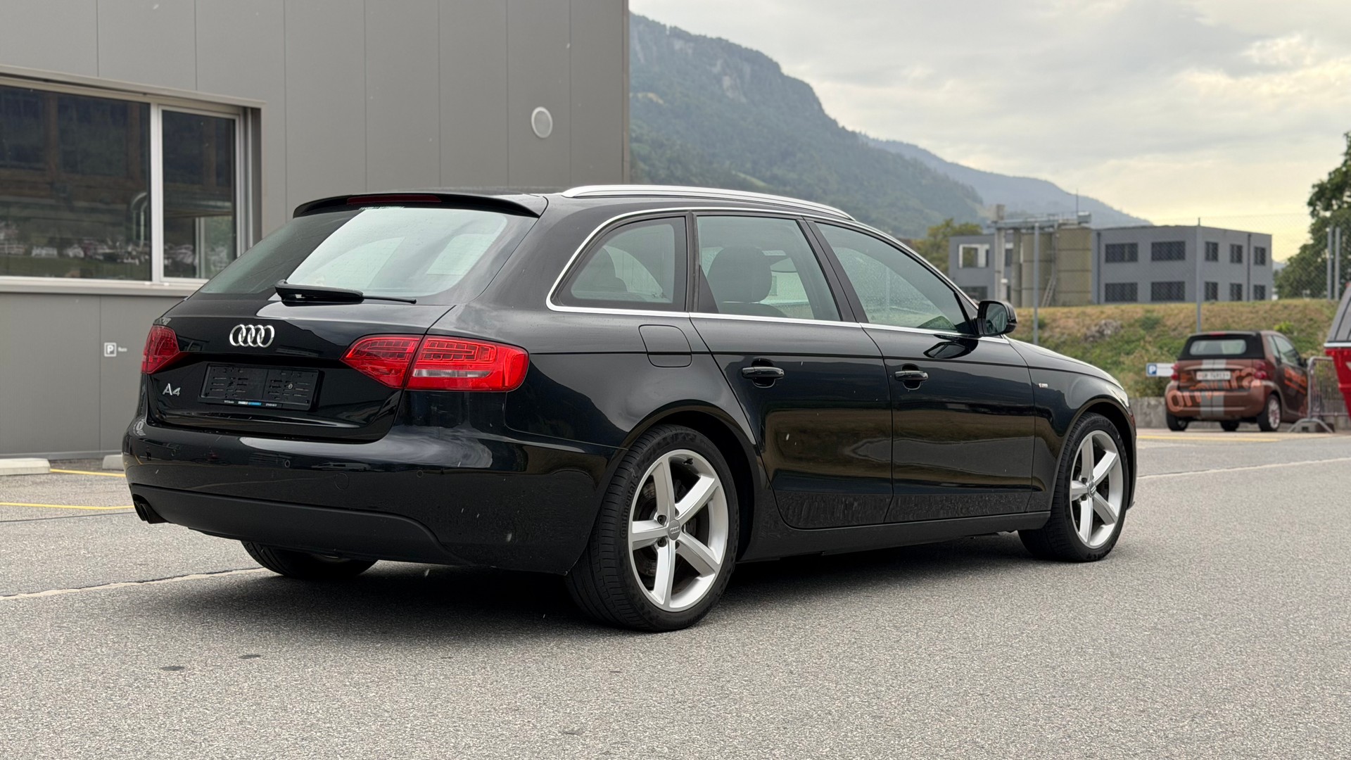 AUDI A4 Avant 2.0 TDI quattro-image-4