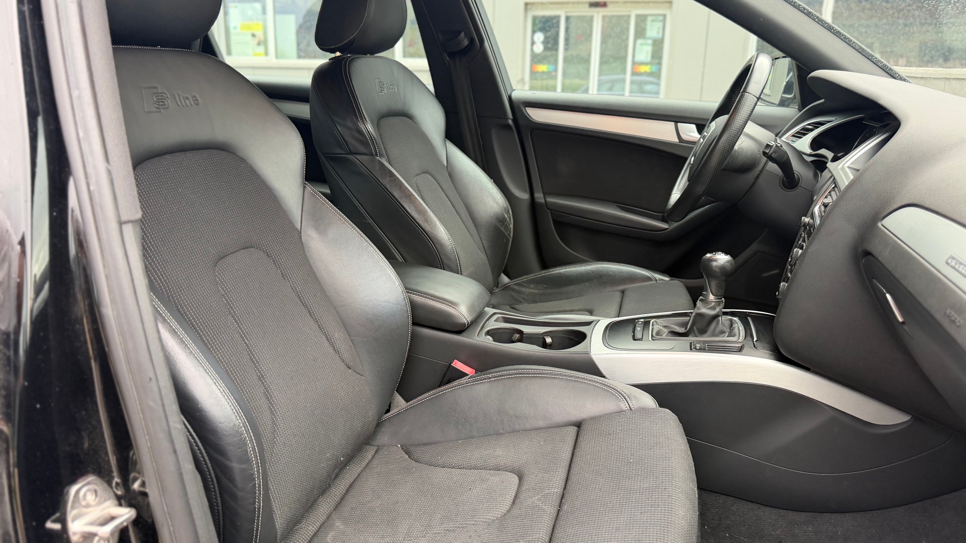 AUDI A4 Avant 2.0 TDI quattro-image-13