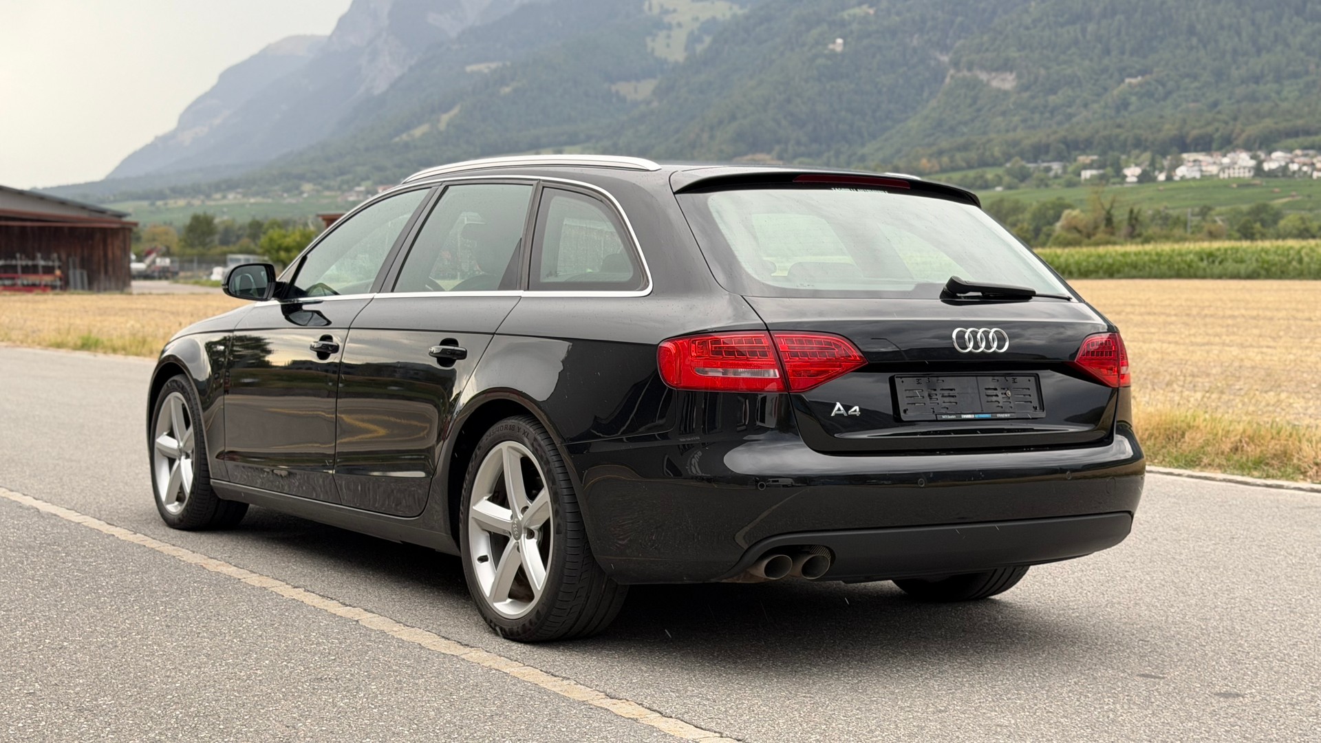 AUDI A4 Avant 2.0 TDI quattro-image-2