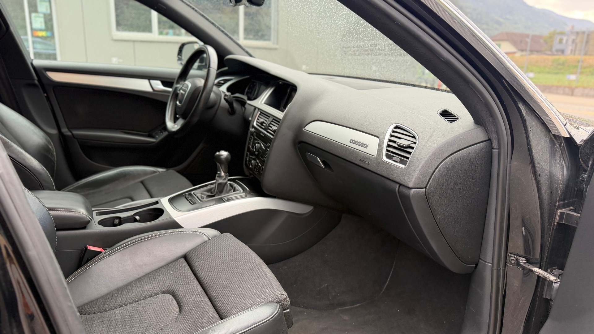 AUDI A4 Avant 2.0 TDI quattro-image-12