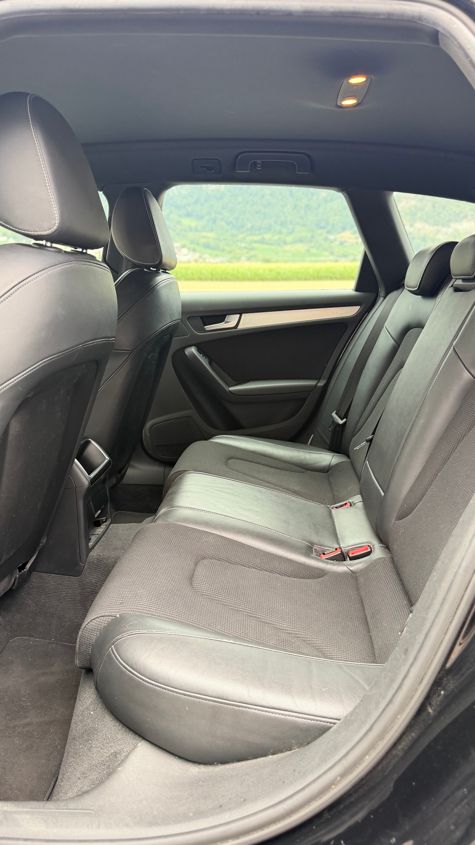 AUDI A4 Avant 2.0 TDI quattro-image-14