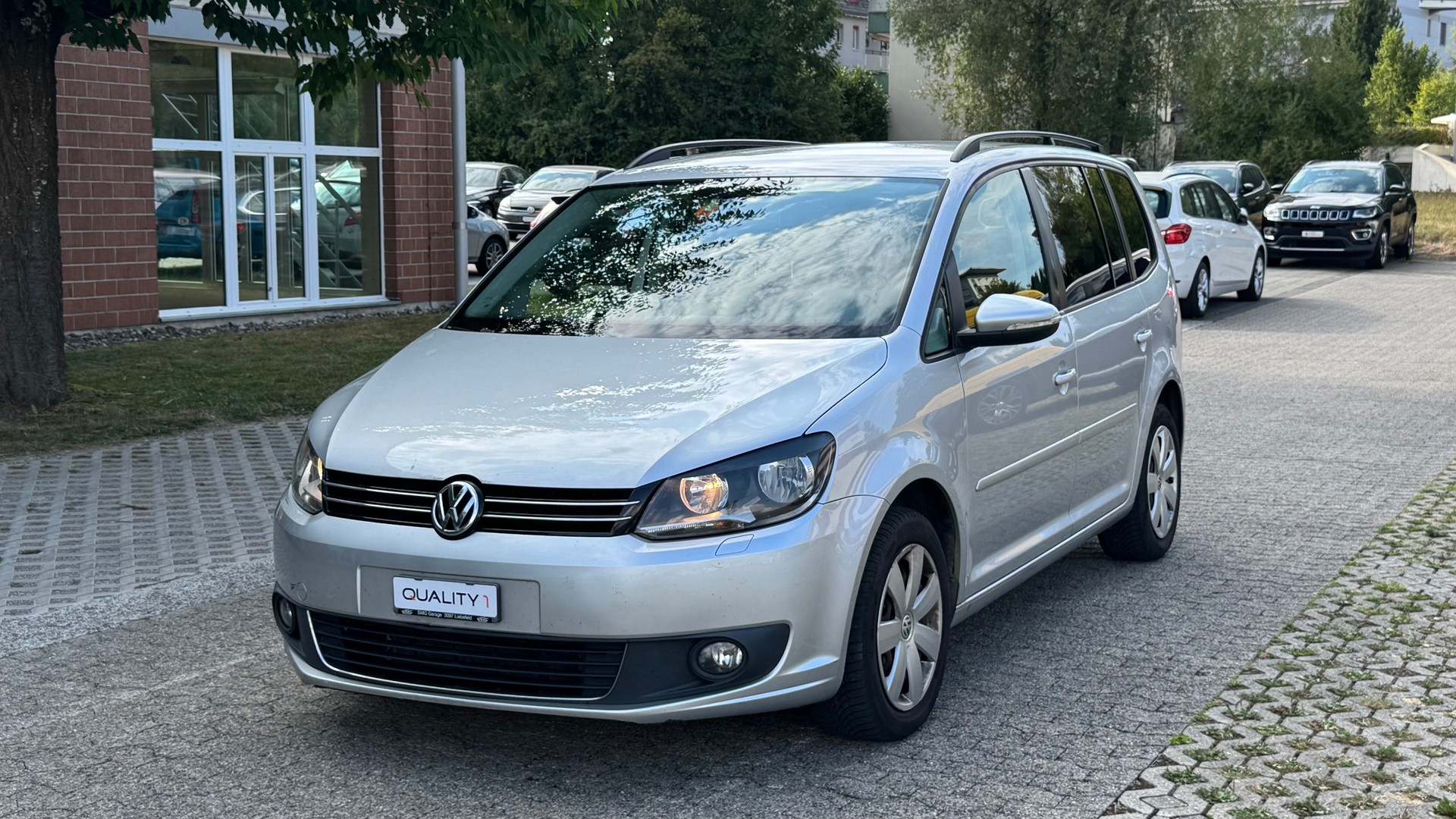 VW Touran 1.6 TDI BlueMotion Technology Design DSG-image-1