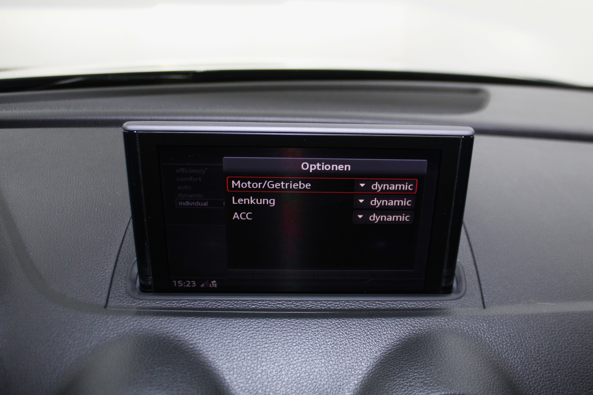 AUDI A3 Sportback 2.0 TFSI Sport quattro S-tronic S line Sportpaket / CH-Fahrzeug-image-23
