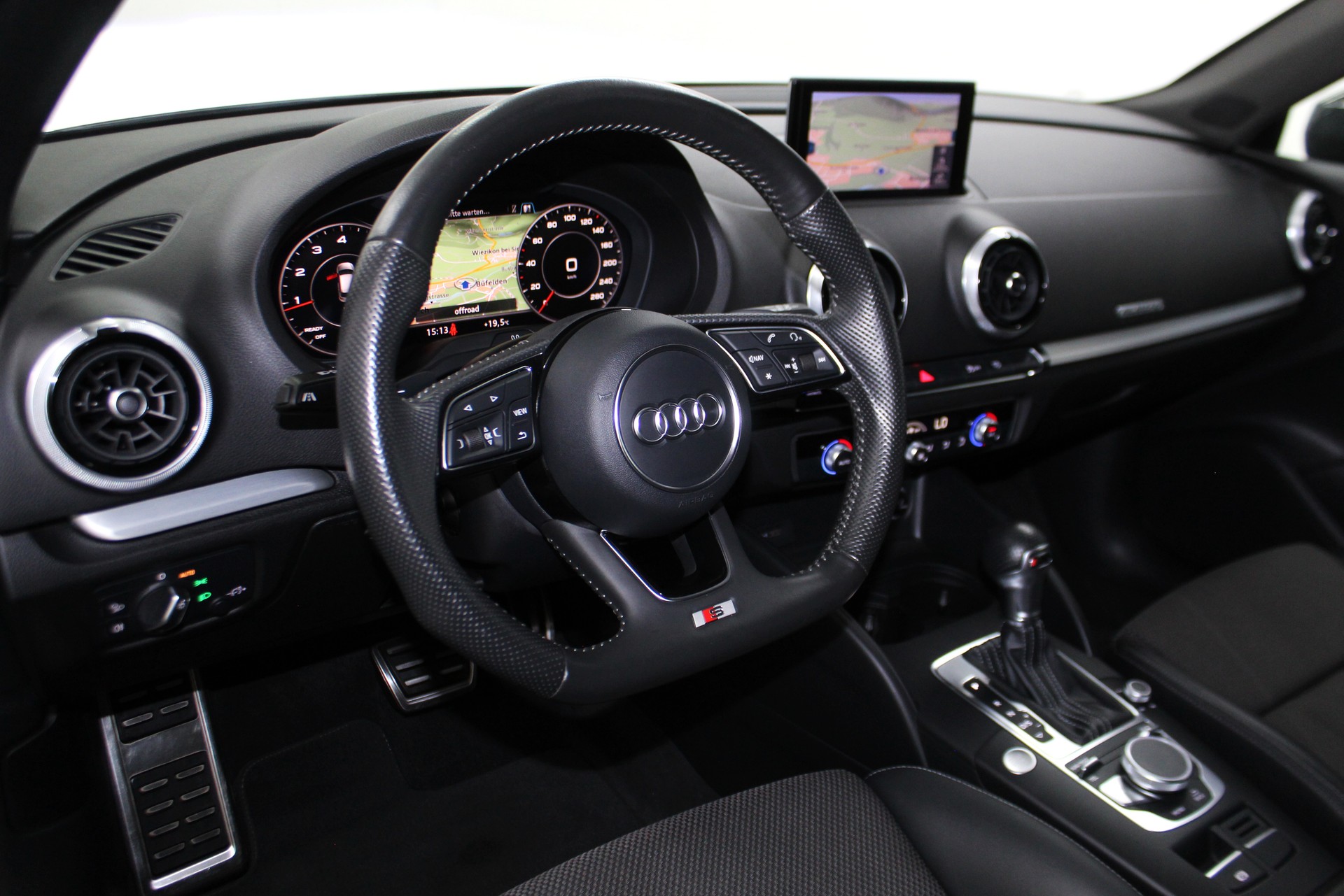 AUDI A3 Sportback 2.0 TFSI Sport quattro S-tronic S line Sportpaket / CH-Fahrzeug-image-10