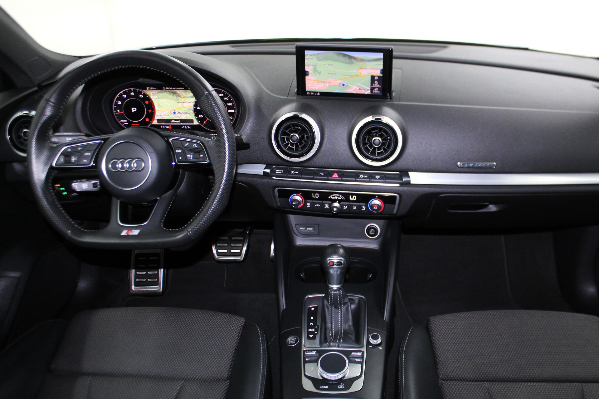 AUDI A3 Sportback 2.0 TFSI Sport quattro S-tronic S line Sportpaket / CH-Fahrzeug-image-12