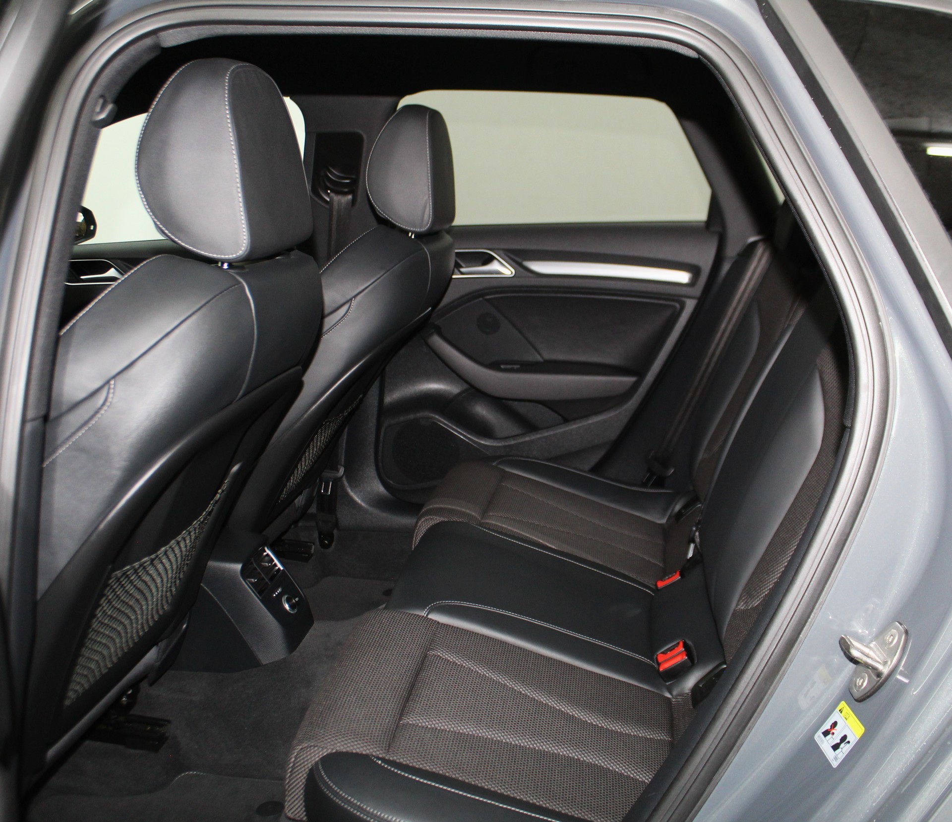 AUDI A3 Sportback 2.0 TFSI Sport quattro S-tronic S line Sportpaket / CH-Fahrzeug-image-9