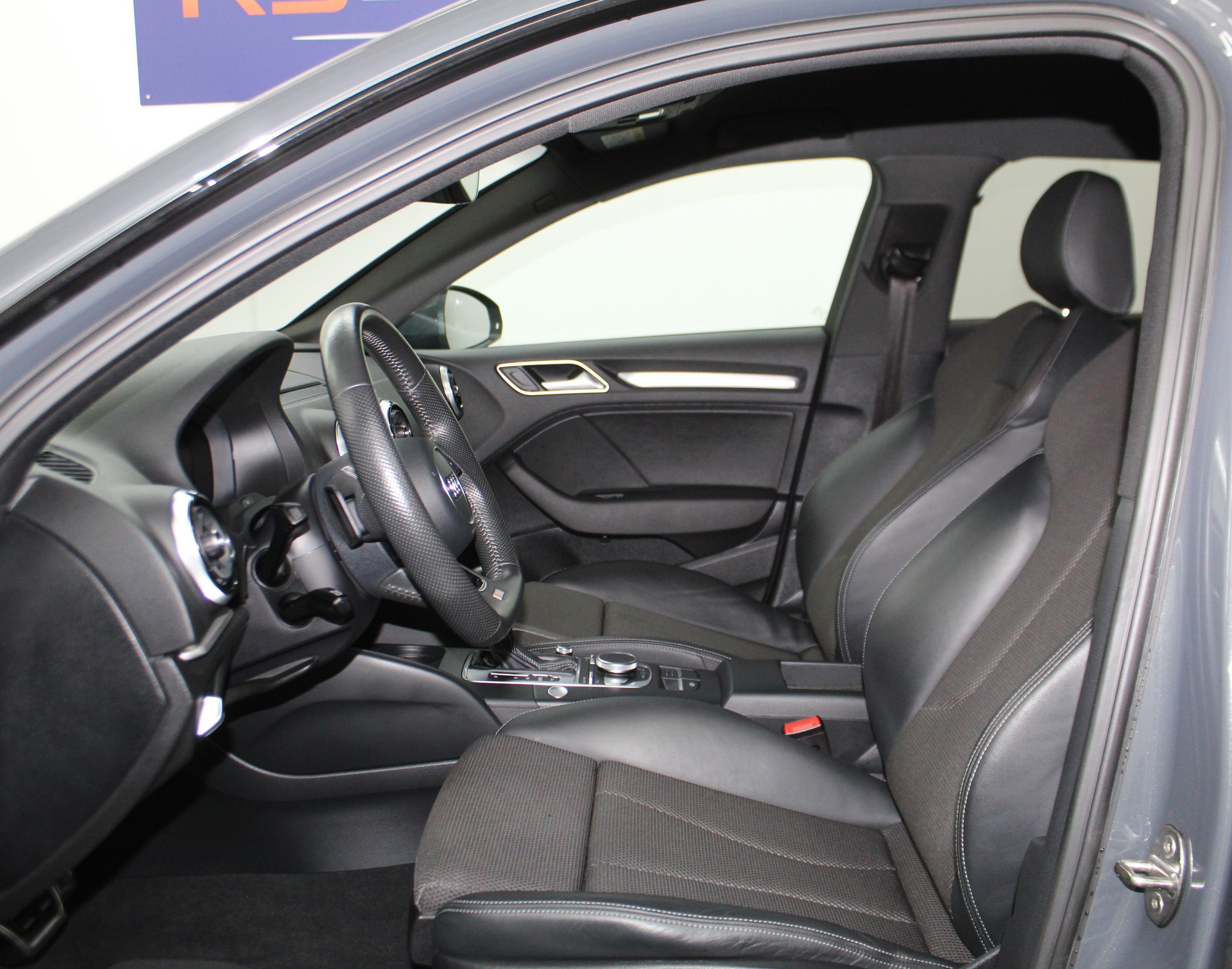 AUDI A3 Sportback 2.0 TFSI Sport quattro S-tronic S line Sportpaket / CH-Fahrzeug-image-7