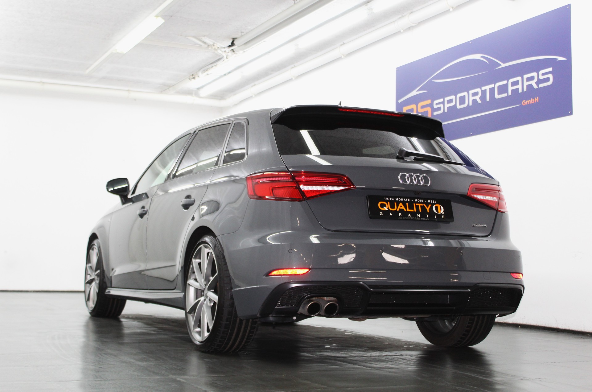 AUDI A3 Sportback 2.0 TFSI Sport quattro S-tronic S line Sportpaket / CH-Fahrzeug-image-4