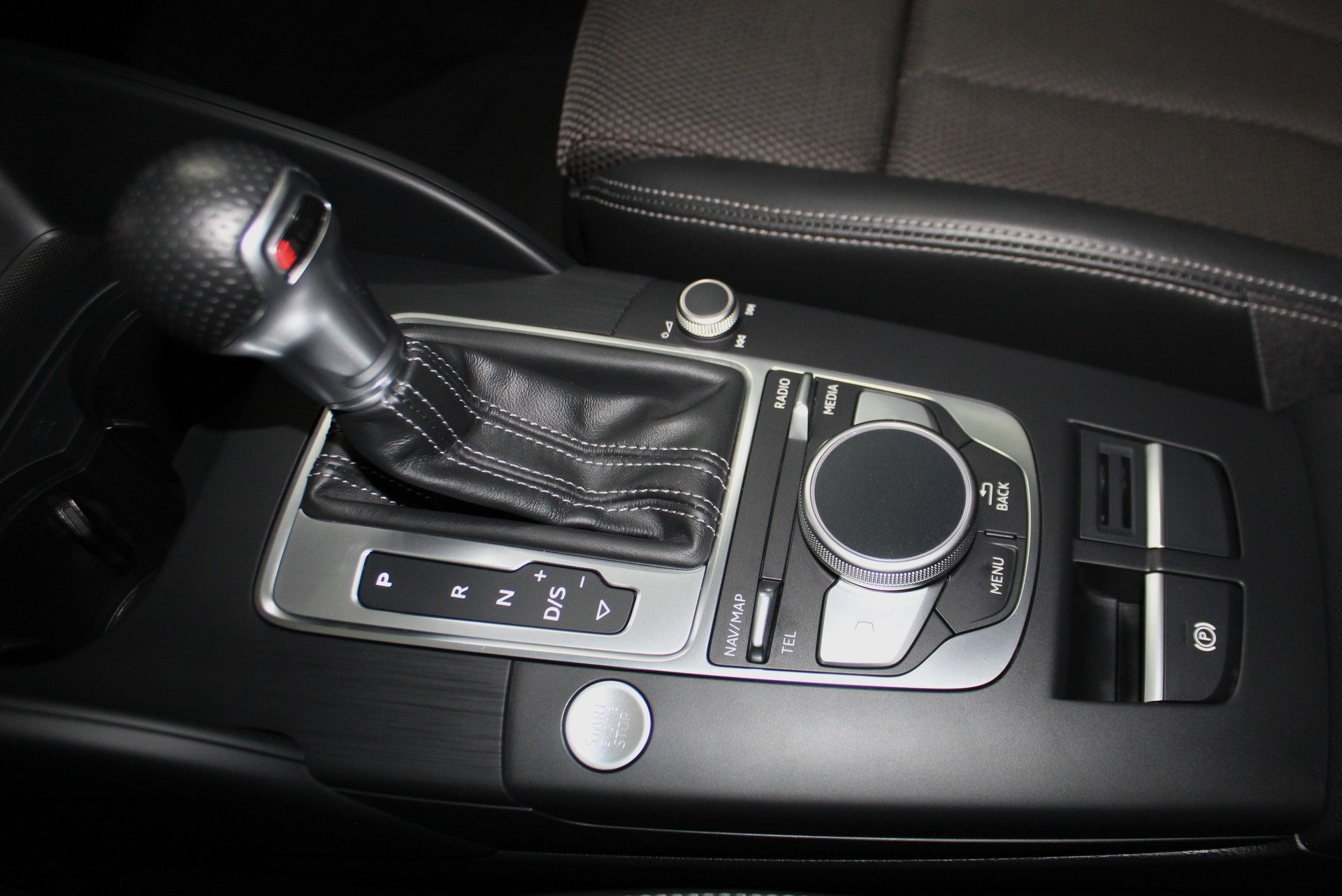 AUDI A3 Sportback 2.0 TFSI Sport quattro S-tronic S line Sportpaket / CH-Fahrzeug-image-15