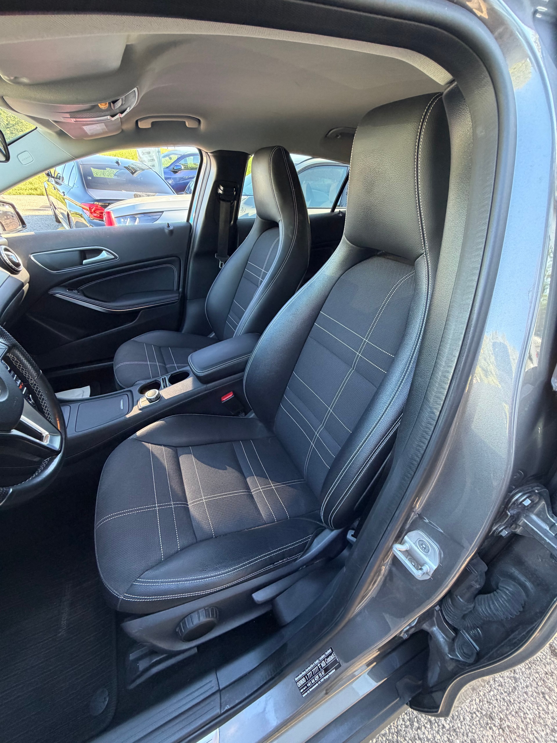MERCEDES-BENZ GLA 200 Night Star 7G-DCT-image-3