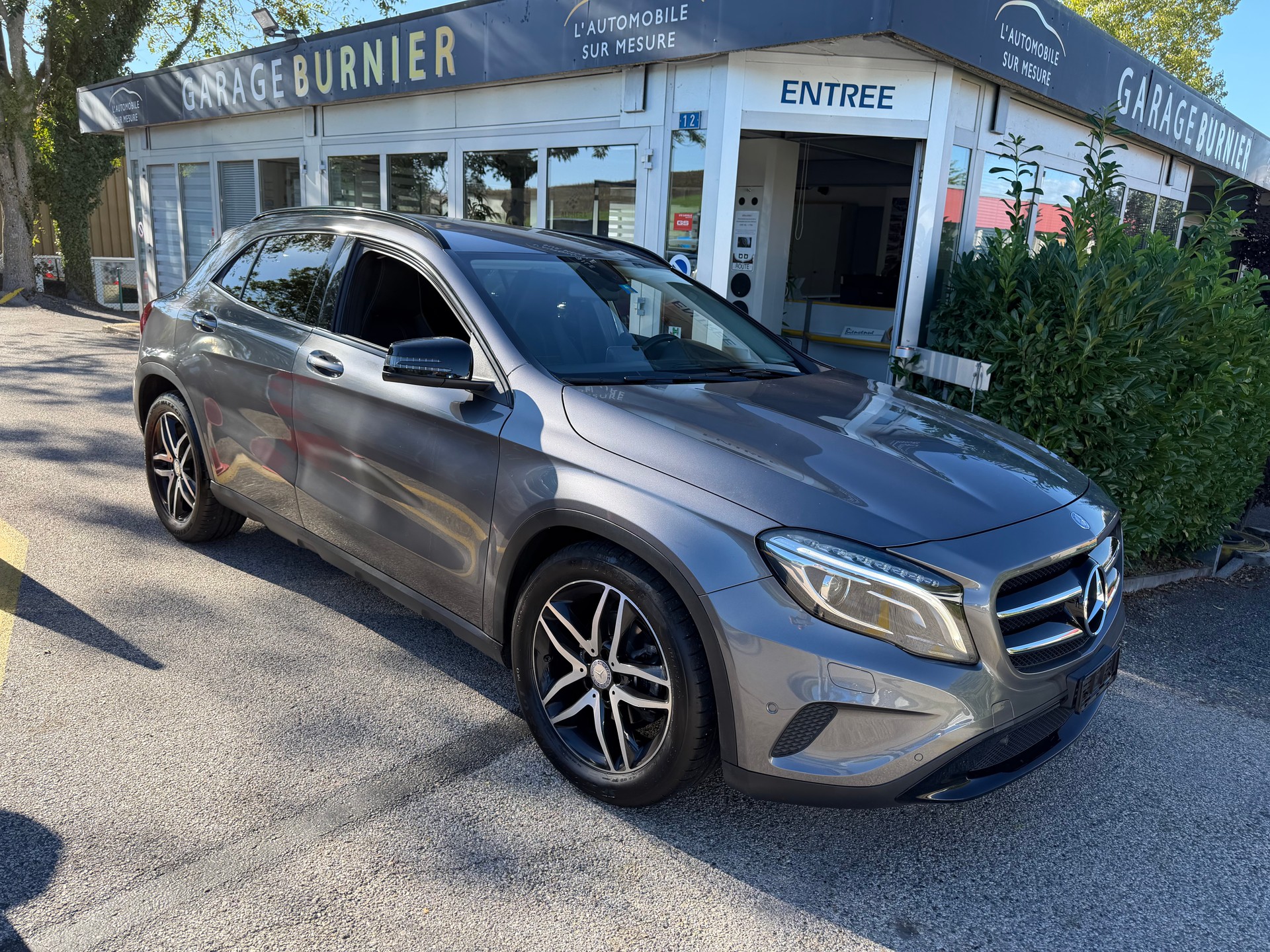 MERCEDES-BENZ GLA 200 Night Star 7G-DCT-image-0