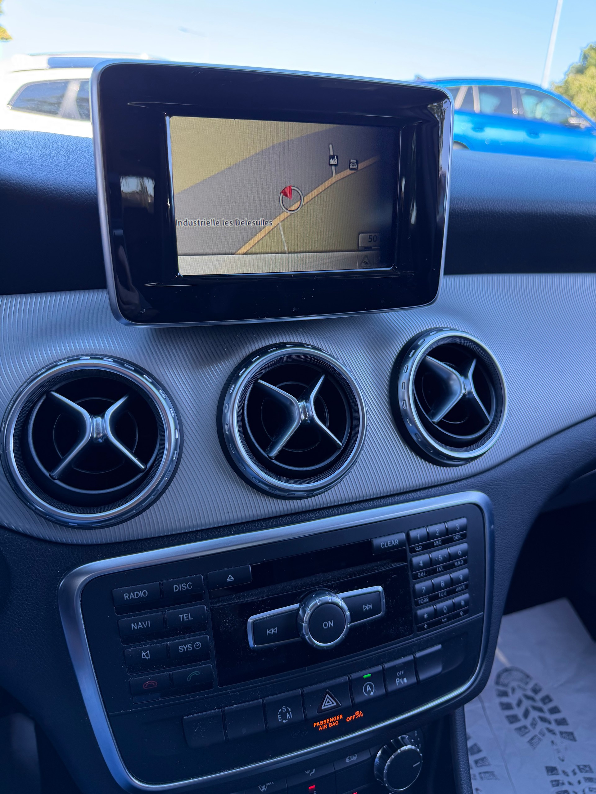 MERCEDES-BENZ GLA 200 Night Star 7G-DCT-image-4