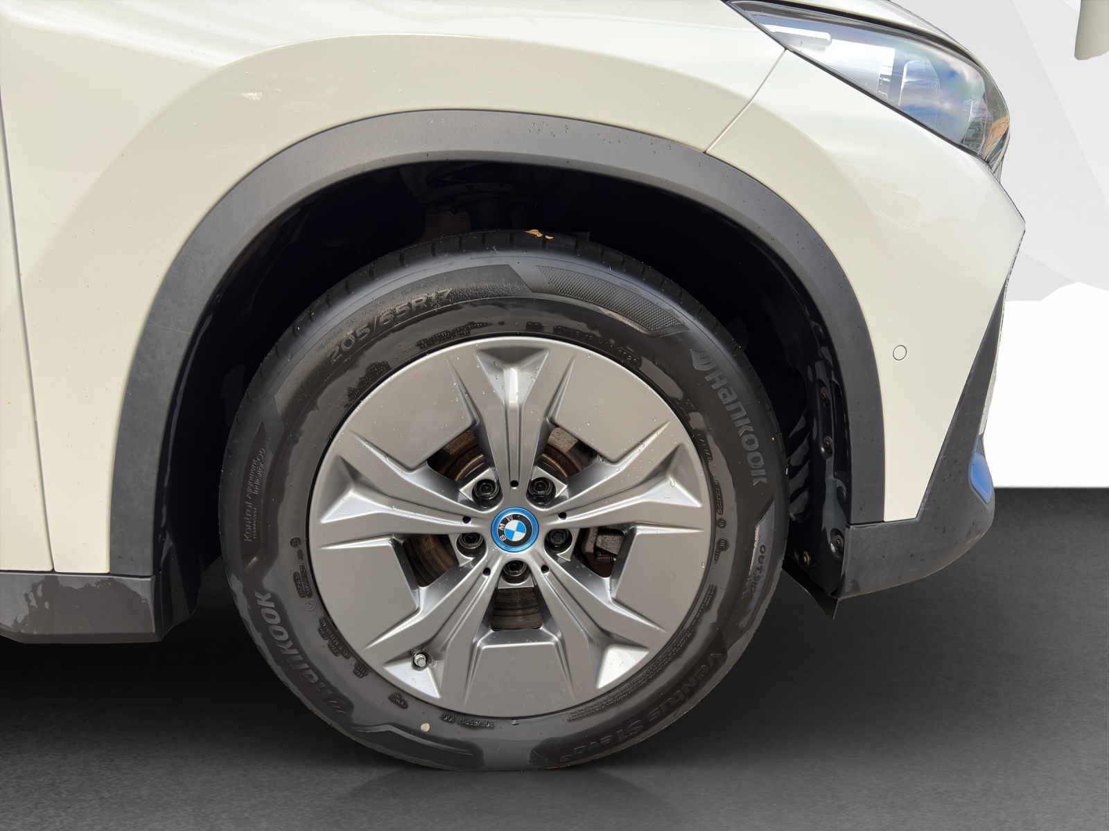 BMW iX1 xDrive30-image-23