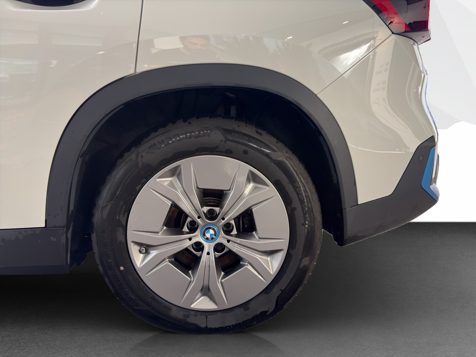BMW iX1 xDrive30-image-21