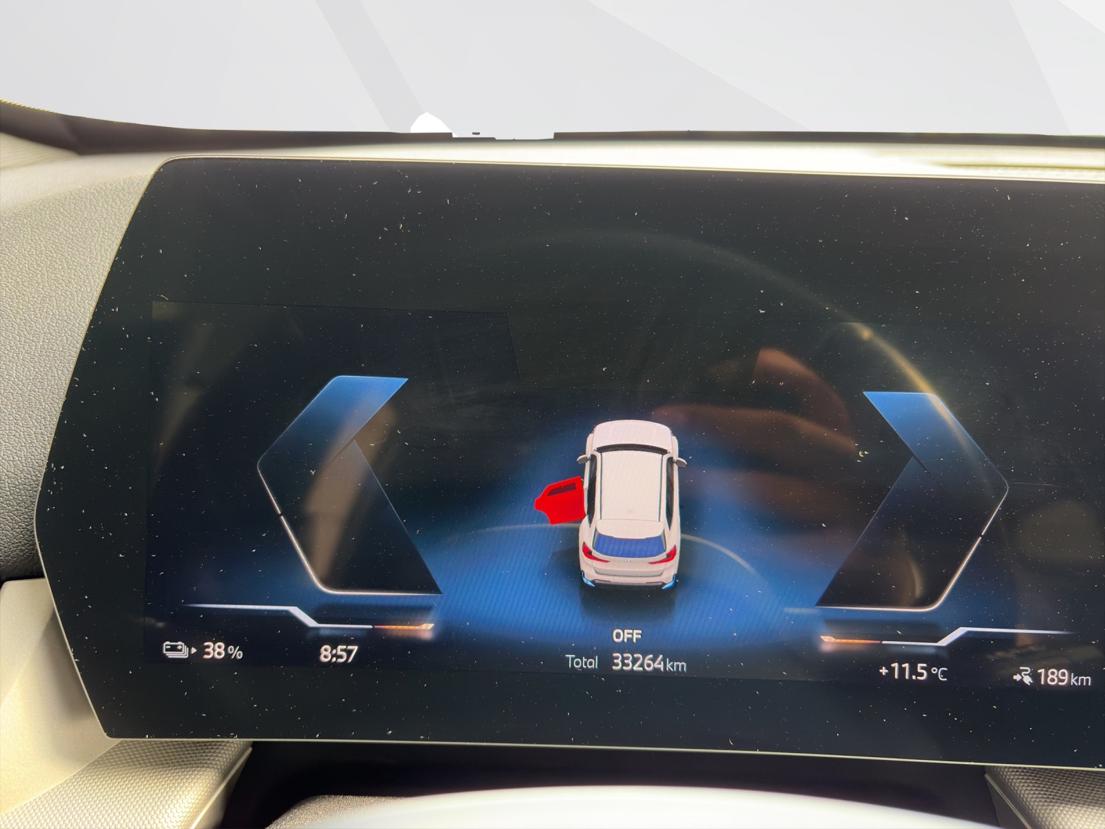 BMW iX1 xDrive30-image-12
