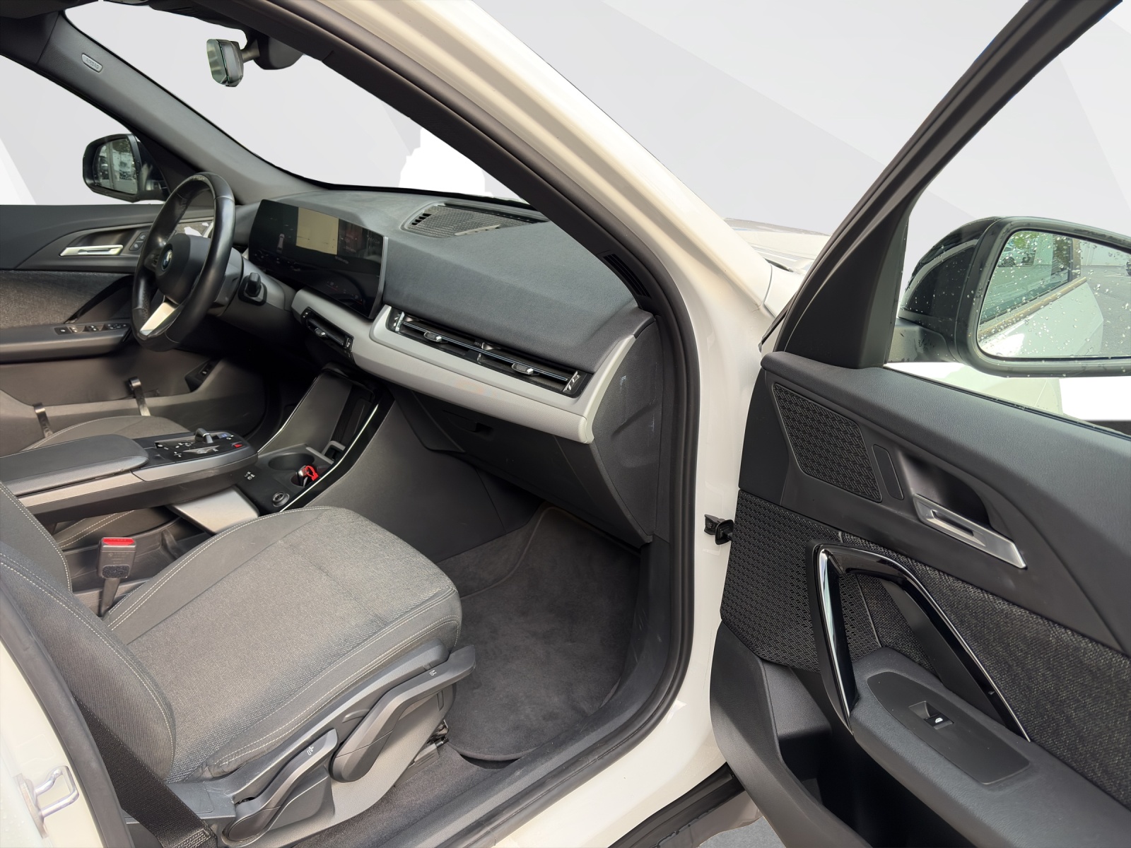 BMW iX1 xDrive30-image-16