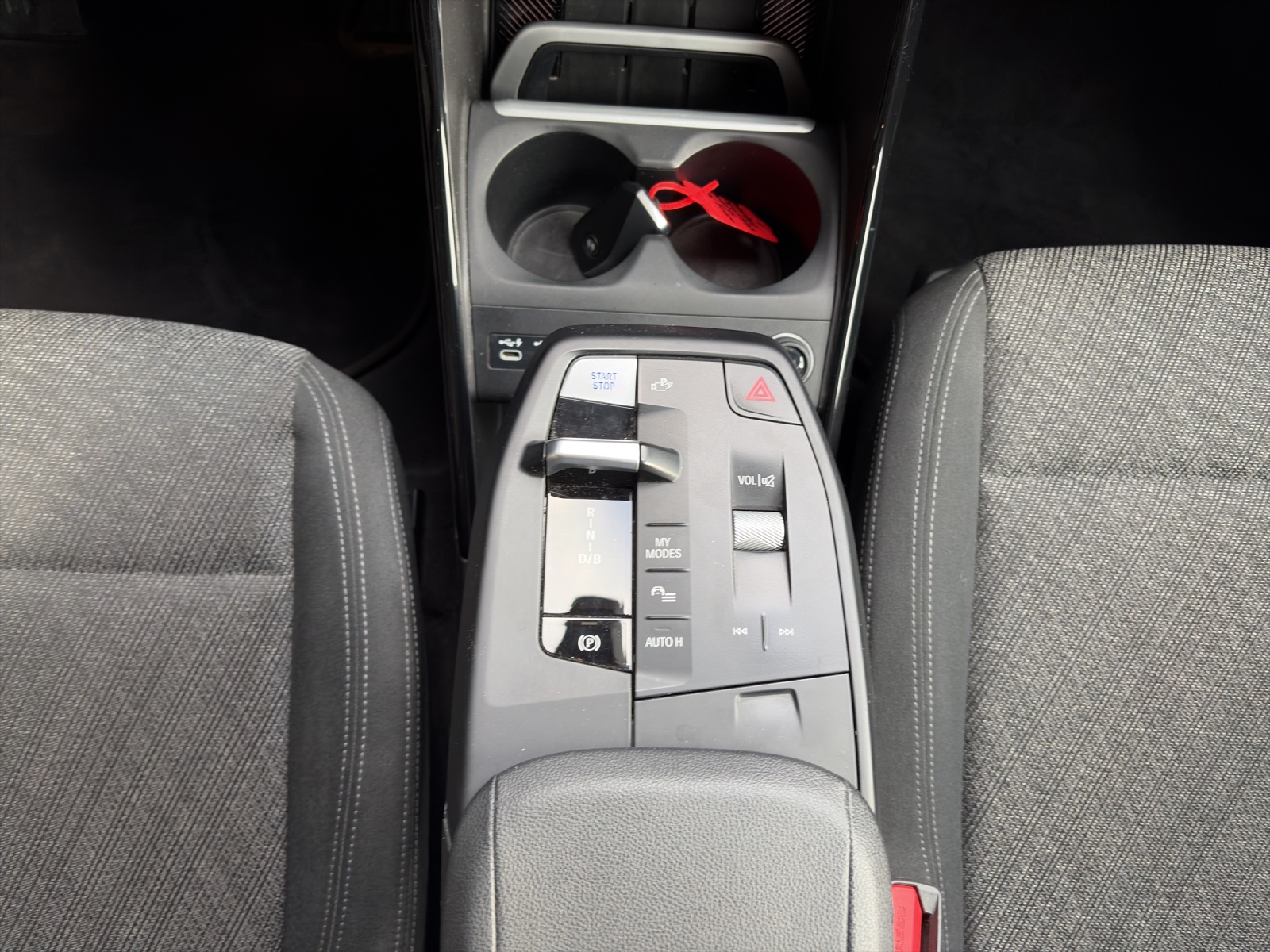 BMW iX1 xDrive30-image-14
