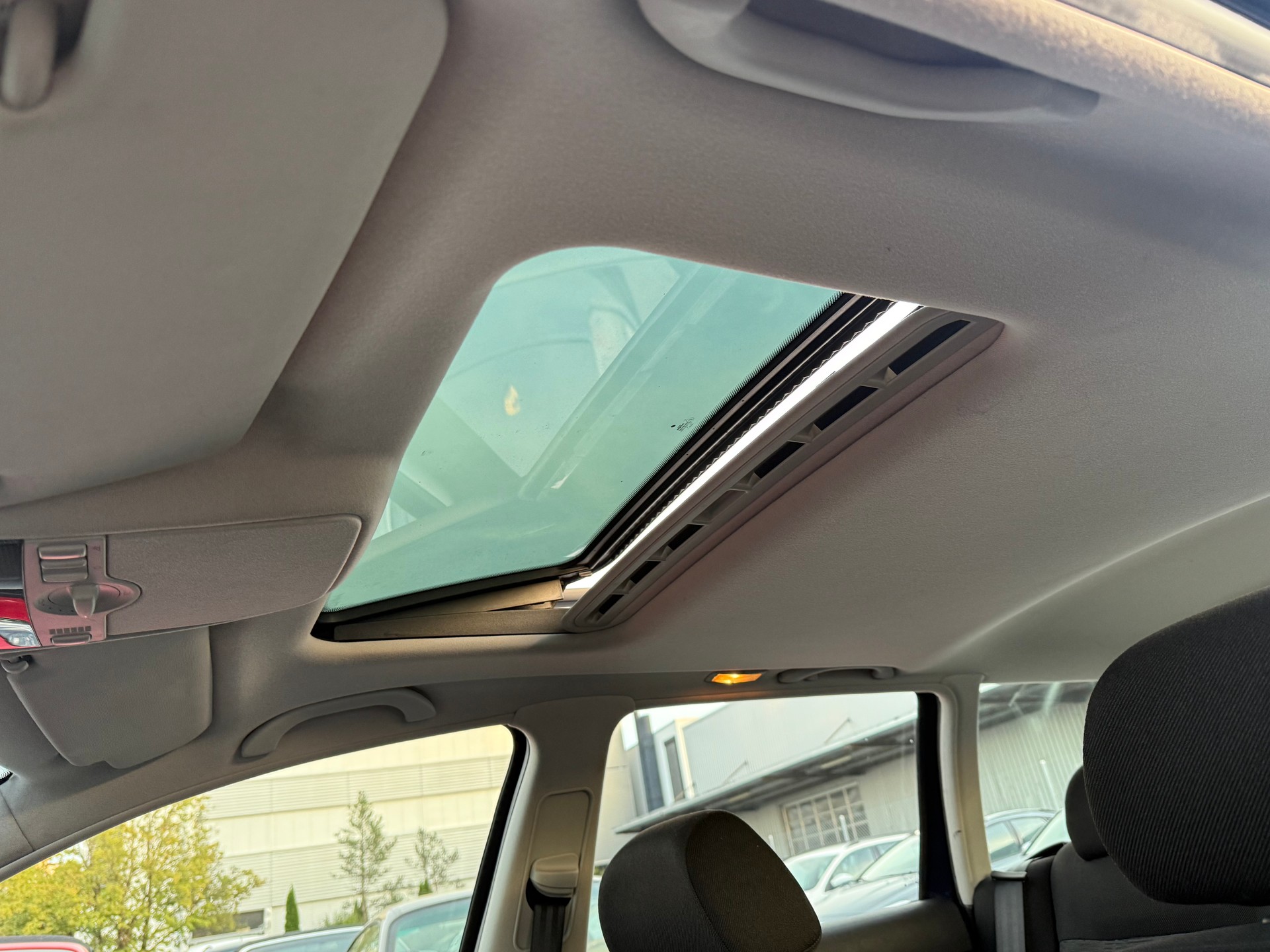 VW Passat Variant 1.8 T Comfortline / Frisch ab MFK / 150PS / Tieferlegung / Schiebedach / Klimaautomatik / TOP ZUSTAND-image-9