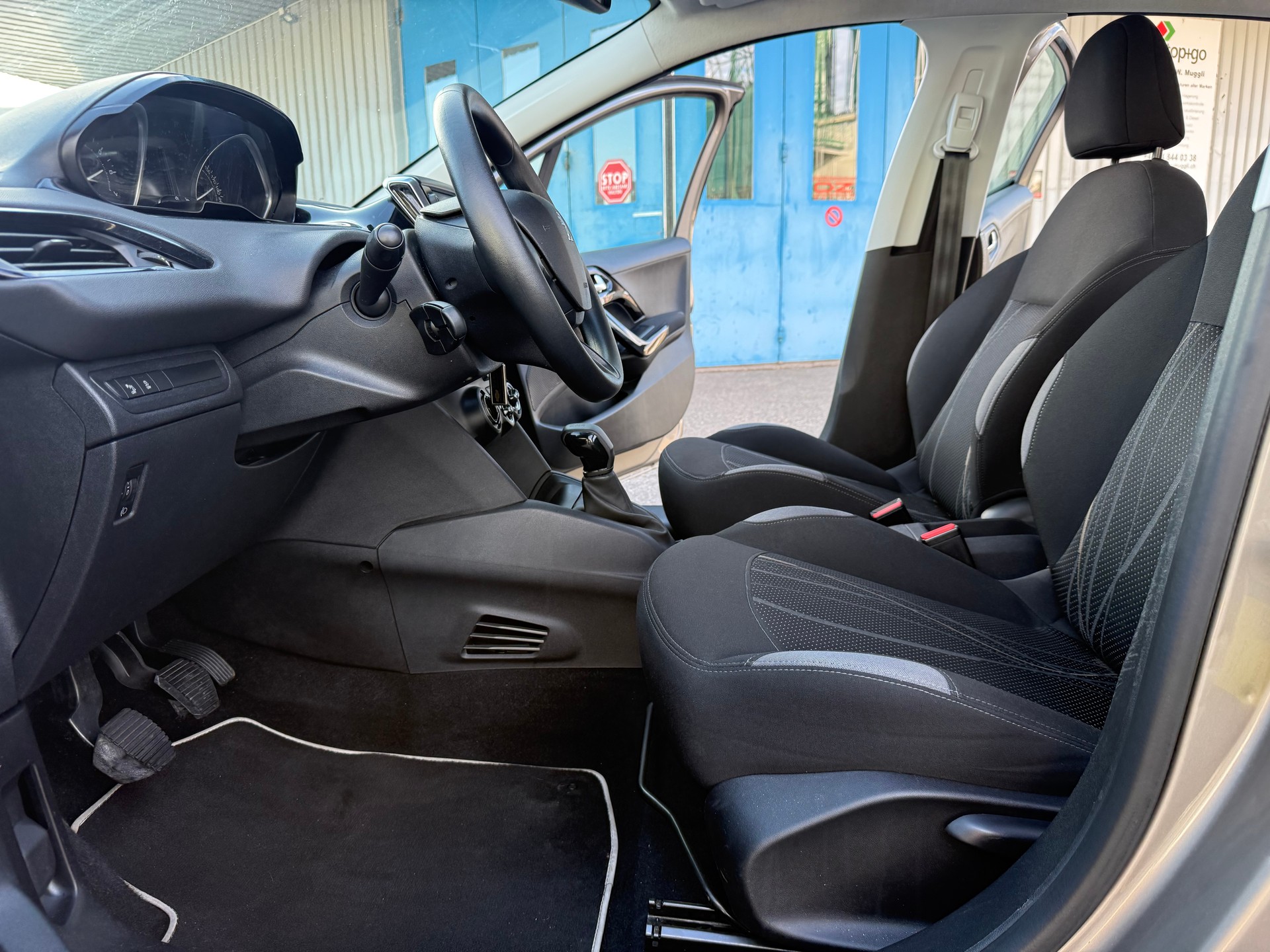 PEUGEOT 208 1.4 VTI Active-image-9